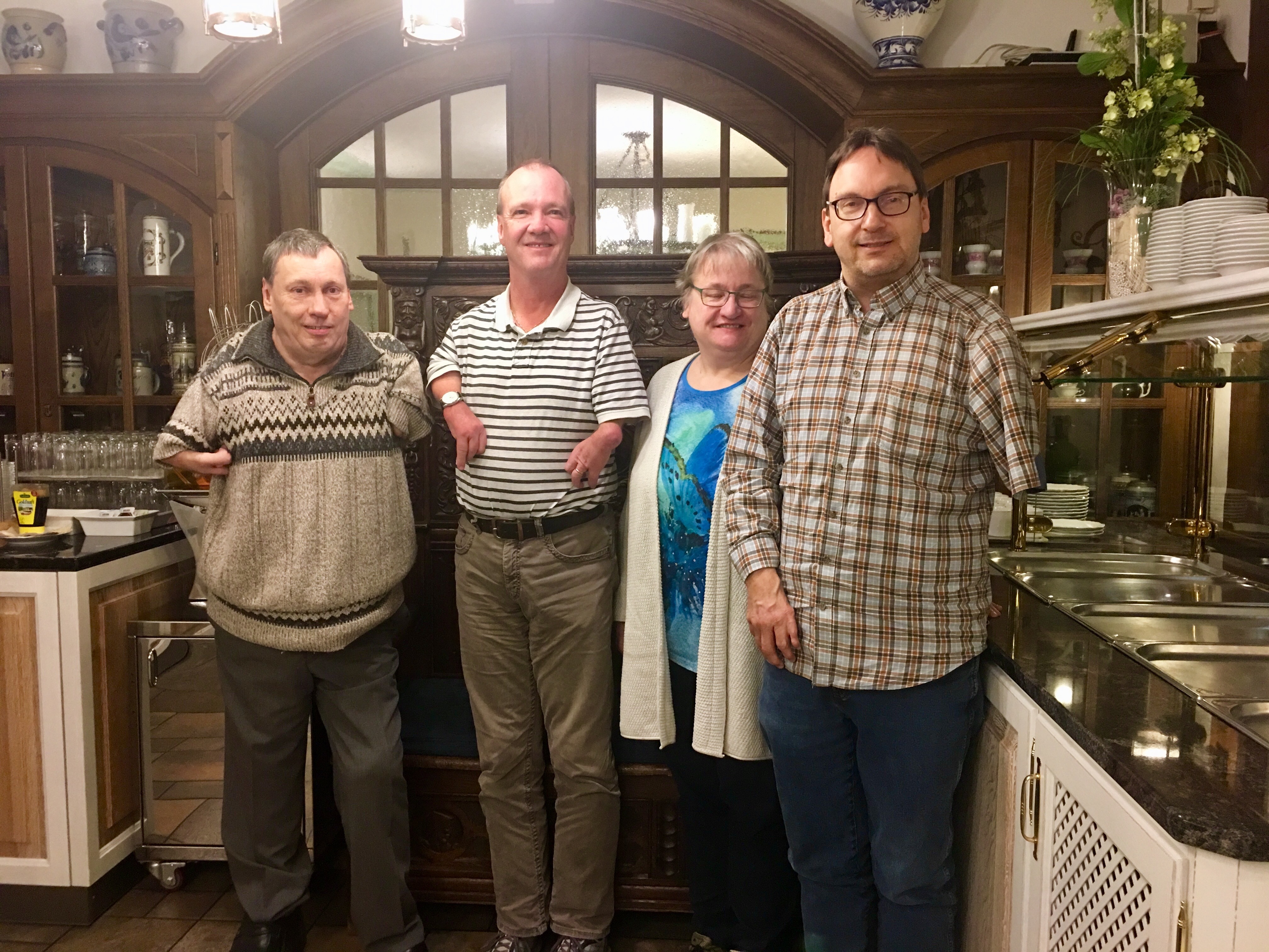 Vlnr.: Wolfgang Schasse (Leiter des Contergan-Stammtisches Soest/Bad Sassendorf), Georg Löwenhauser (1. Vorsitzender des Bundesverbandes der Contergangeschädigten), Antje Jocher (Stellvertretende Vorsitzende des Bundesverbandes), Georg Palmüller (Stellvertretender Leiter des Contergan-Stammtisches)