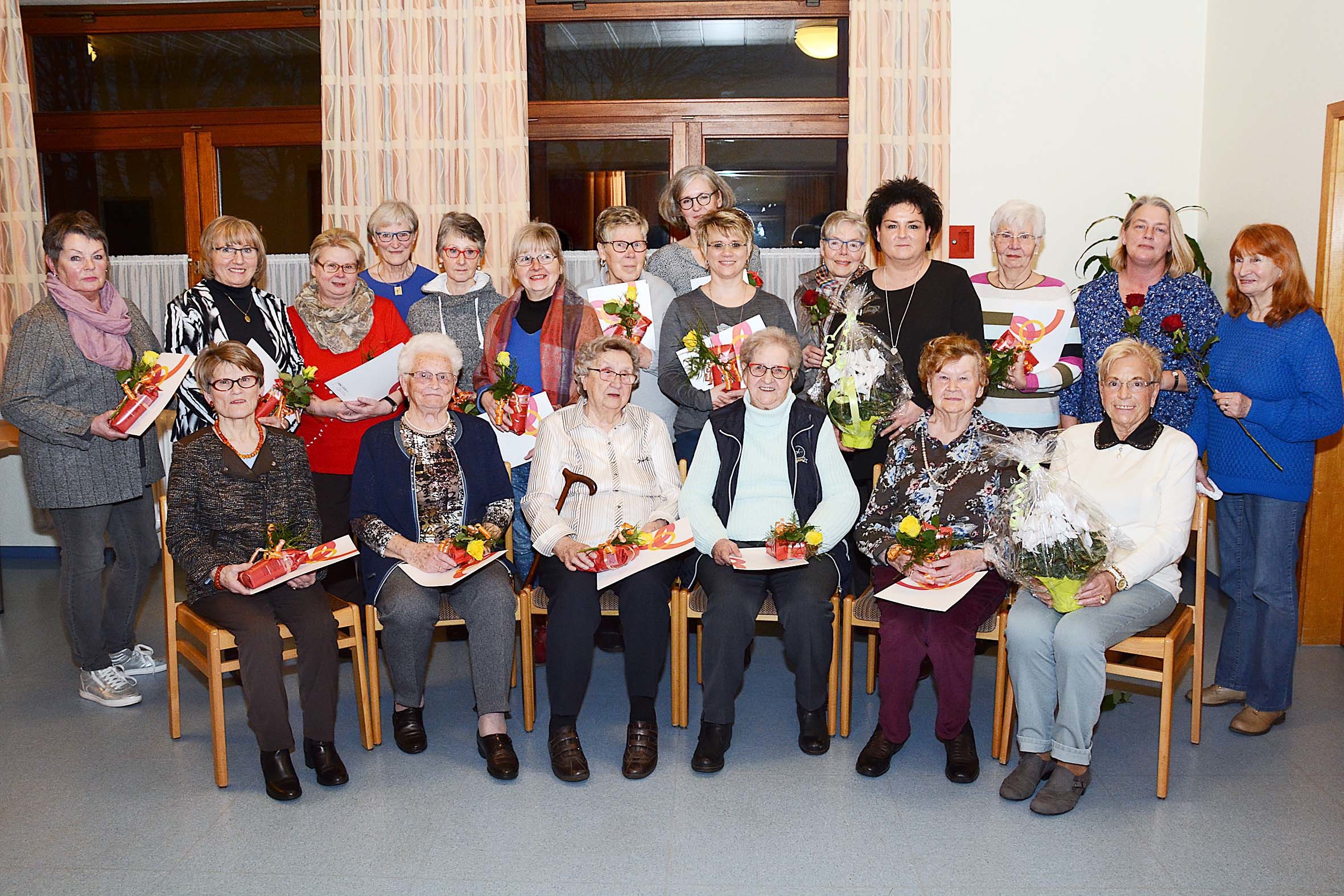 Zur Jahreshauptversammlung mit Ehrung der diesjährigen Jubilarinnen kamen die Mitglieder der Lanstroper Katholischen Frauengemeinschaft (kfd) St. Michael im Pfarrheim an der Steinhofstraße zusammen.
