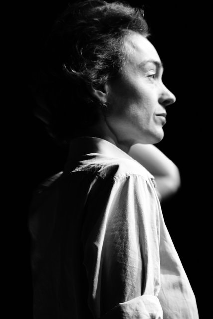 Simone Thoma präsentiert eine höchst eigenwillige, pointierte Inszenierung von Ibsens Gespenster. Foto: Peter Kapusta