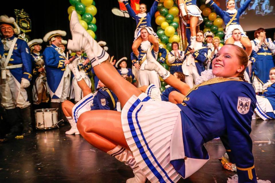 Artistische Tanzcorps lassen beim "Fest der Feste" keine Langeweile aufkommen.