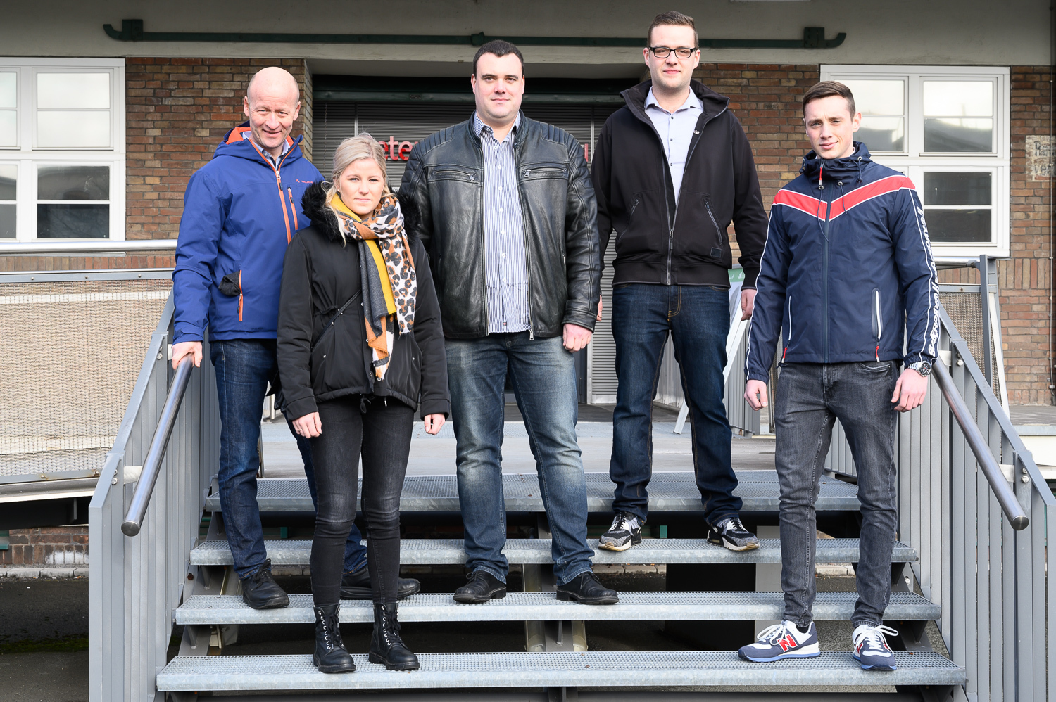 Von links: Ausbilder Christoph Schmitz, Jugendausbildungsvertreterin Melina Hinz, Betriebsrat Ingo Ewald sowie die neuen Elektroniker für Betriebstechnik bei Westnetz Macro Fengels und Robin Löwe.