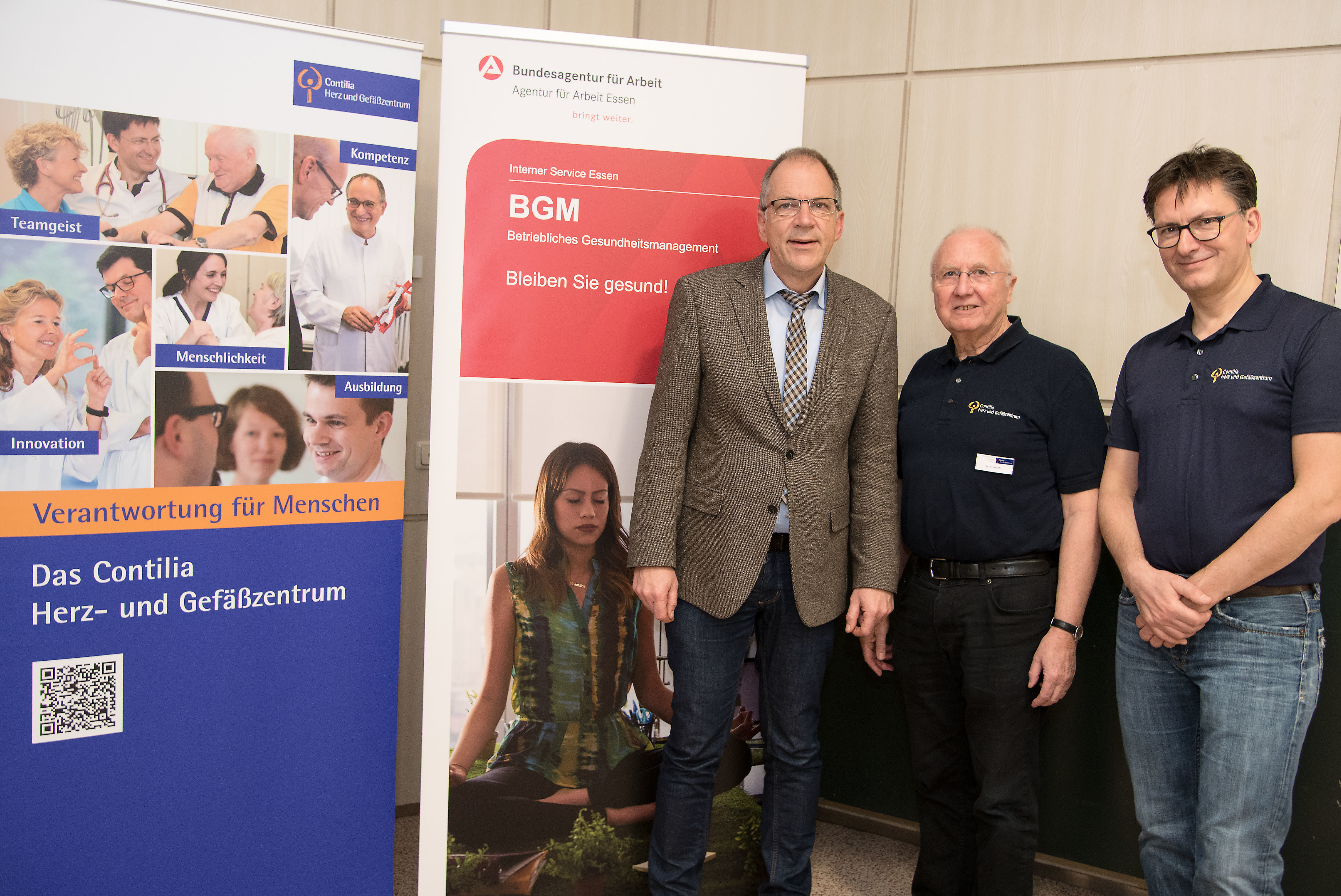 Wilhelm Engbroks, Mitglied der Geschäftsführung der Agentur für Arbeit, Dr. Bernhard Grosch, Oberarzt Klinik für Kardiolgie und Angiologie und Dr. Oliver Bruder, Chefarzt der Klinik für Kardiologie und Angiologie.