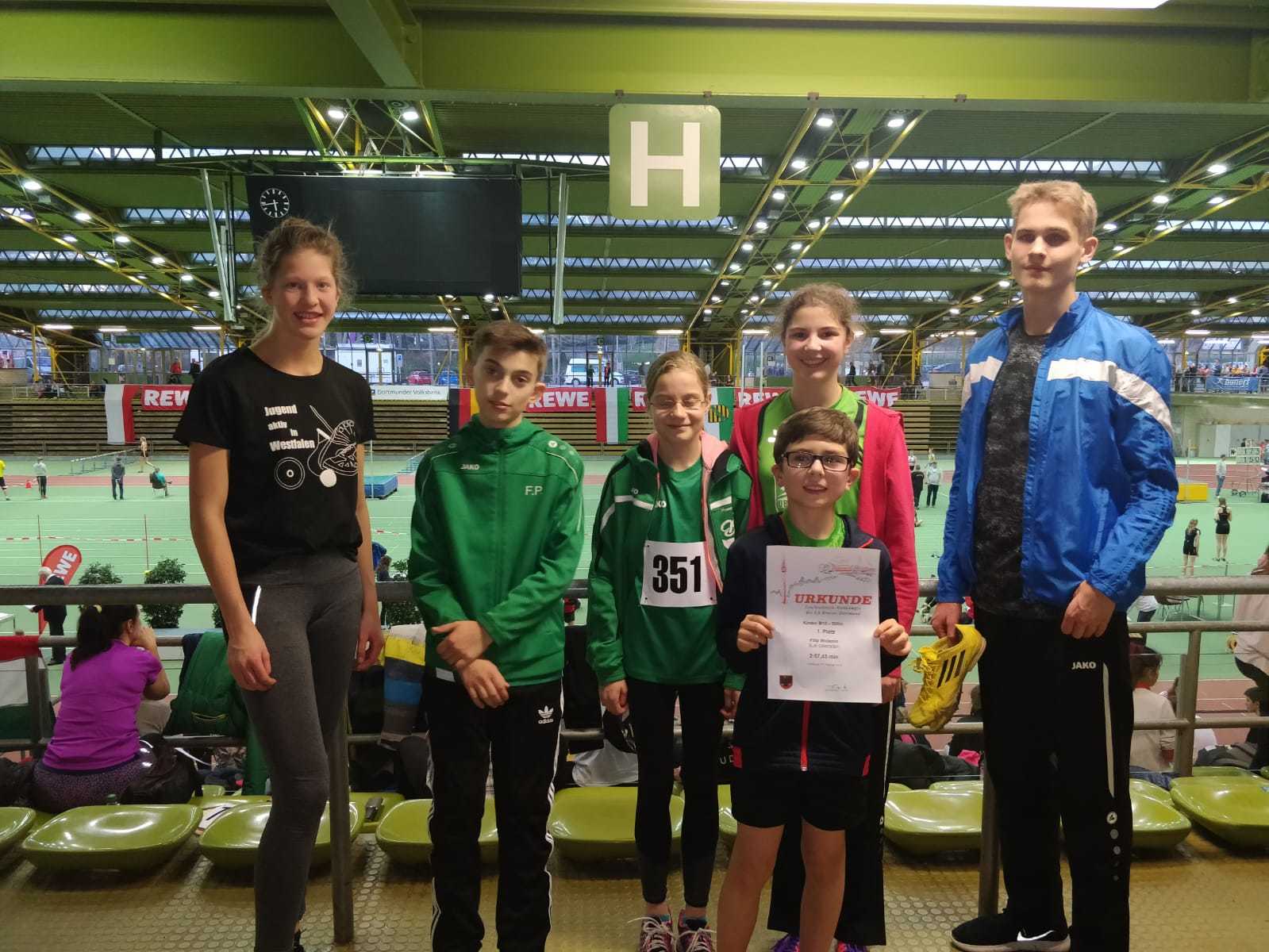Diese Leichtathleten können zurecht stolz auf ihre Leistungen sein: (v.l.) Julia Schlotmann, Finlay Prohtmann, Joana Kulinna, Jagoda Wolanin, Filip Wolanin,Tim Gloger. Es fehlt: Melina Budde.