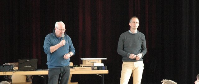 Dieter Wuthke und Martin Streibert erklären die Spiele für eröffnet.