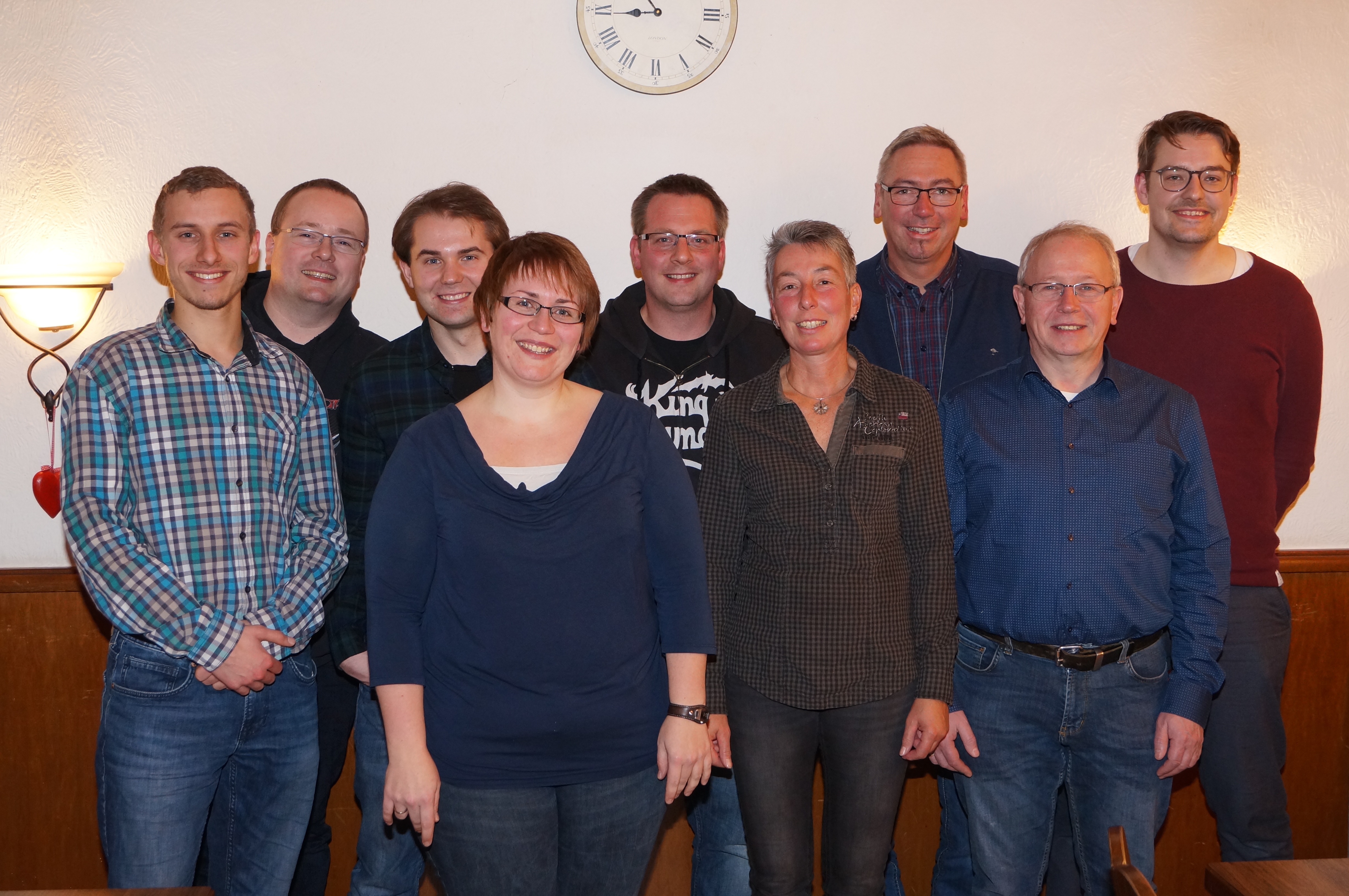 Das Foto zeigt den Vorstand v. l. : Jonas Scharmentke, Dennis Pusch, Tobias Schulz, Ina Schultheis, Stefan Wilke, Undine Rodermund, Jens Rodermund Bernhard Ammon und Thomas Fingerhut