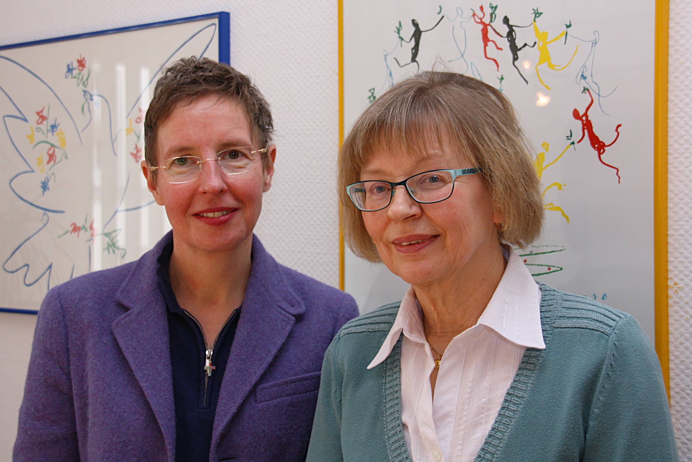 Susanne Smolen (l.), Geschäftsführerin des SkF Hörde, und Beraterin Bärbel Pielsticker stellen das Angebot der Schwangerschaftsberatung vor.
