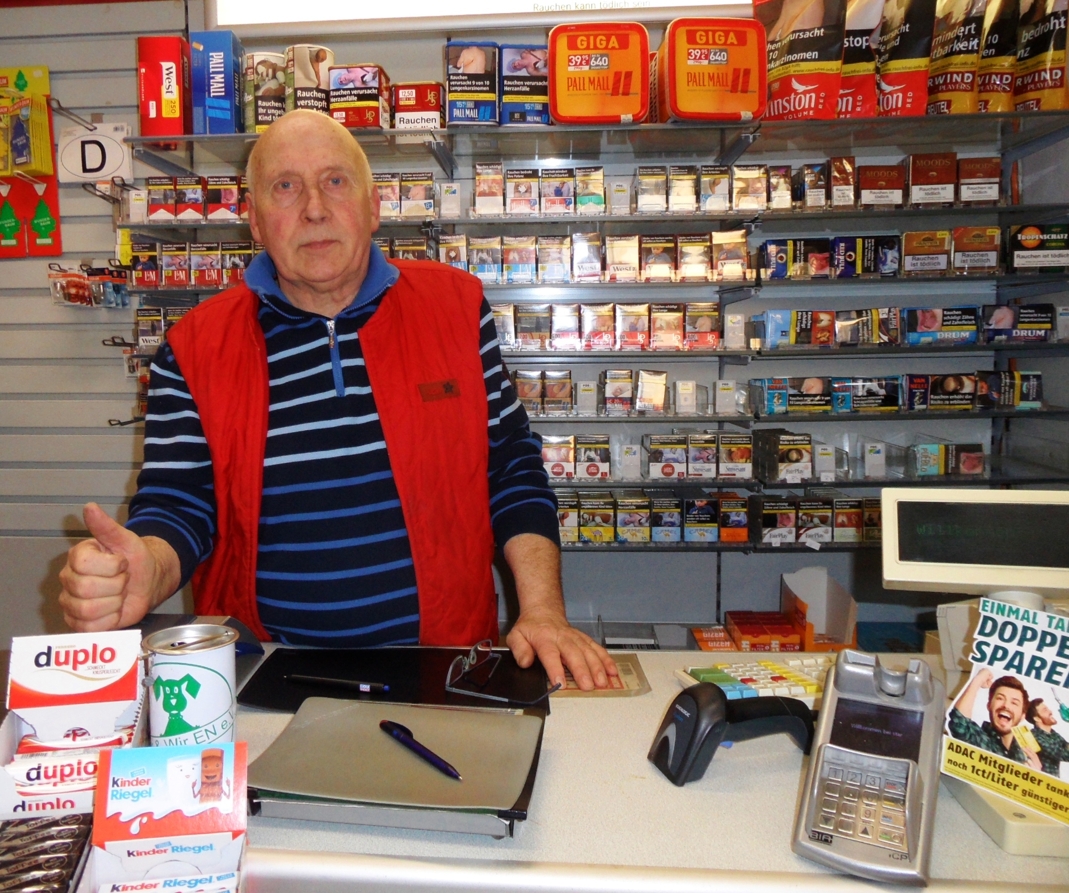 Horst-Dieter Hudziak, seit Jahrzehnten Tankstellenpächter, in seiner Tankstelle in Niedersprockhövel.