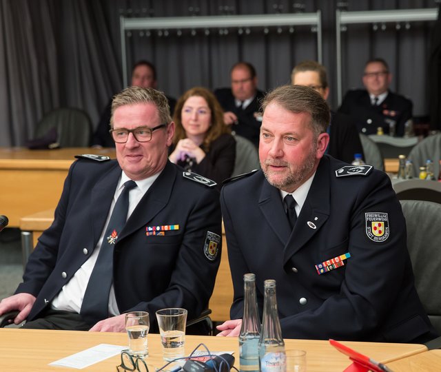 Von links: Ralf Klute und Dietmar Luft auf der Ratssitzung am letzten Donnerstag in Bergkamen. Foto: Jörg Prochnow