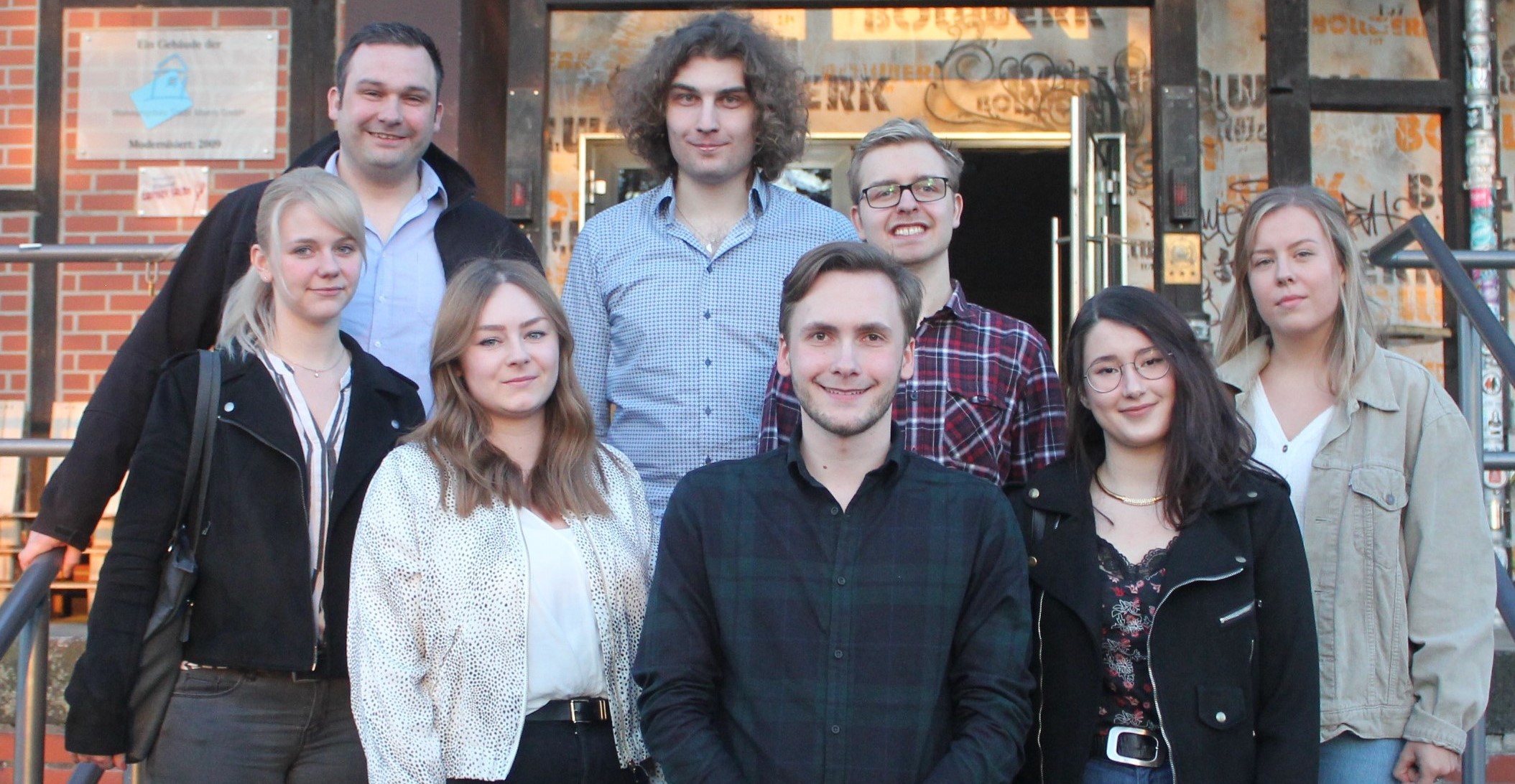 Der neu gewählte Vorstand der Jusos Kreis Wesel. 1. Reihe v.l.n.r.: Lisa Neuhausmann, Benedikt Lechtenberg, Joana Bata; 2. Reihe v.l.n.r.: Alina Dietz, Marco Jakob, Paulina Wende; 3. Reihe v.l.n.r.: Christopher Tischkewitz und Niklas Blaas (nicht auf dem Foto: Saskia Kathagen).