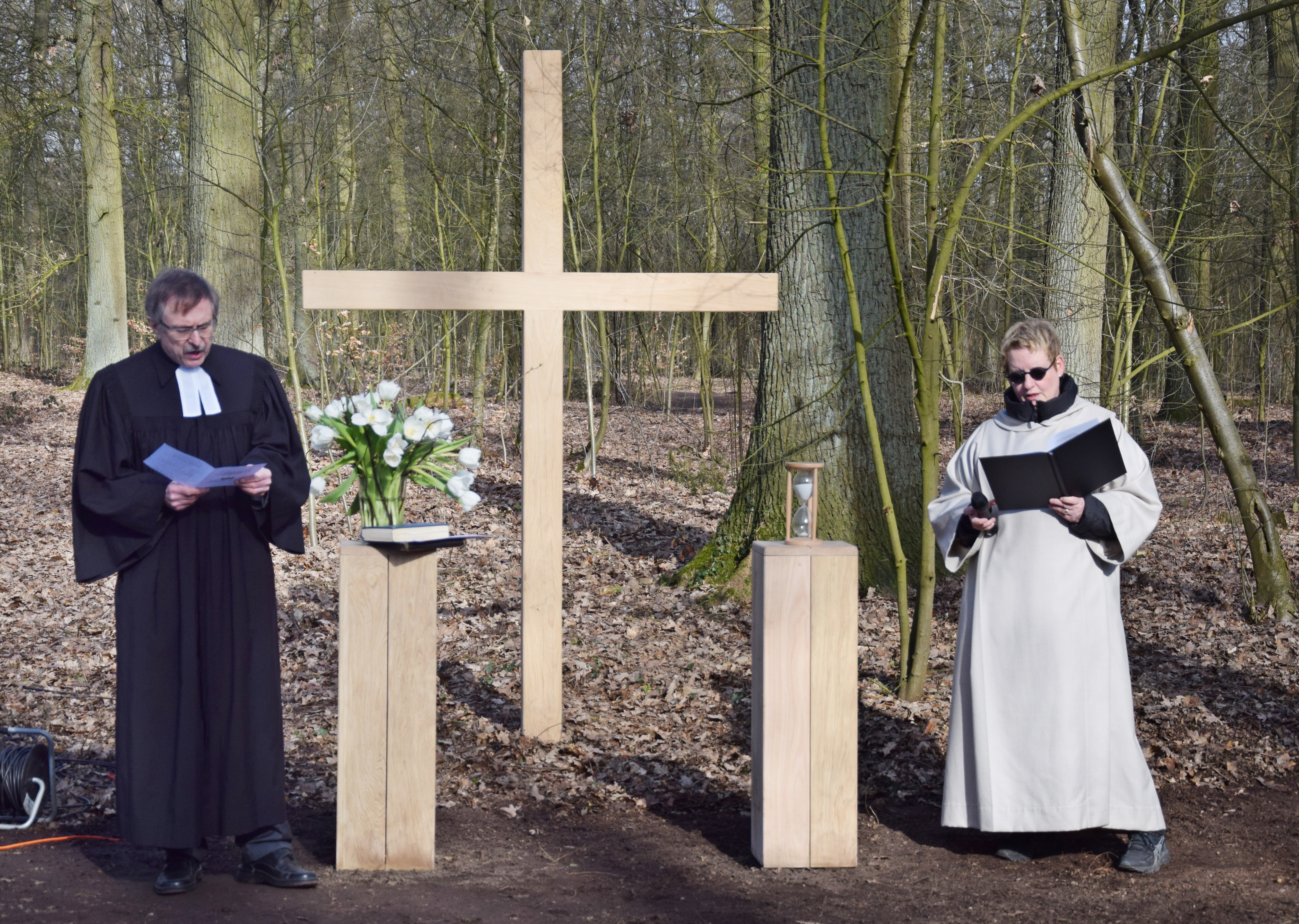 Pastoralreferentin Mechthild Heimann eröffnete zusammen mit Pfarrer Klaus Manthey den ökumenischen Gottesdienst.