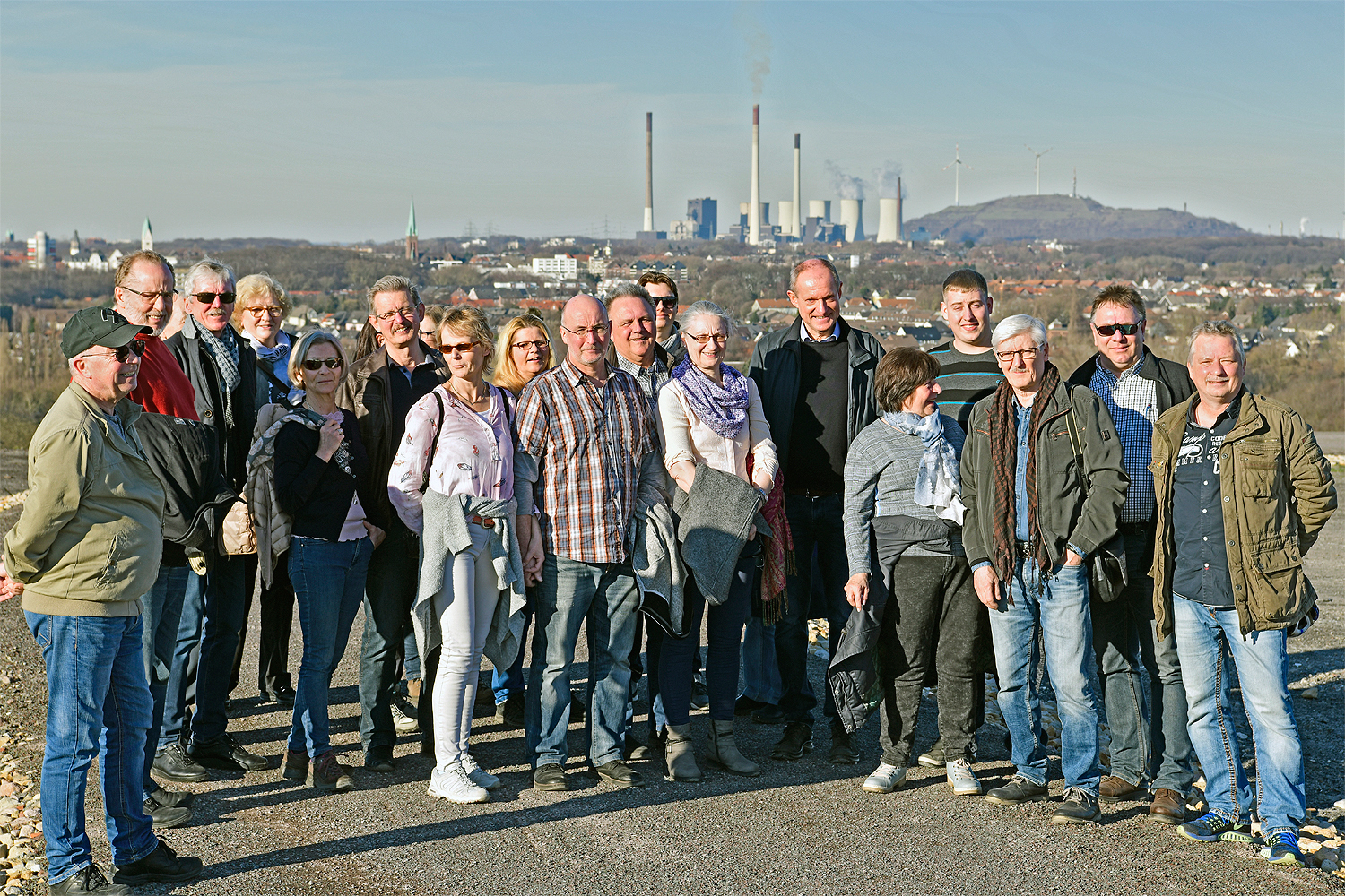 Auf den Gipfel der "Mottbruchhalde" führte der kurzfristig organisierte "Haldenspaziergang" der SPD-Ortsvereine Brauck, Butendorf und Rosenhügel.