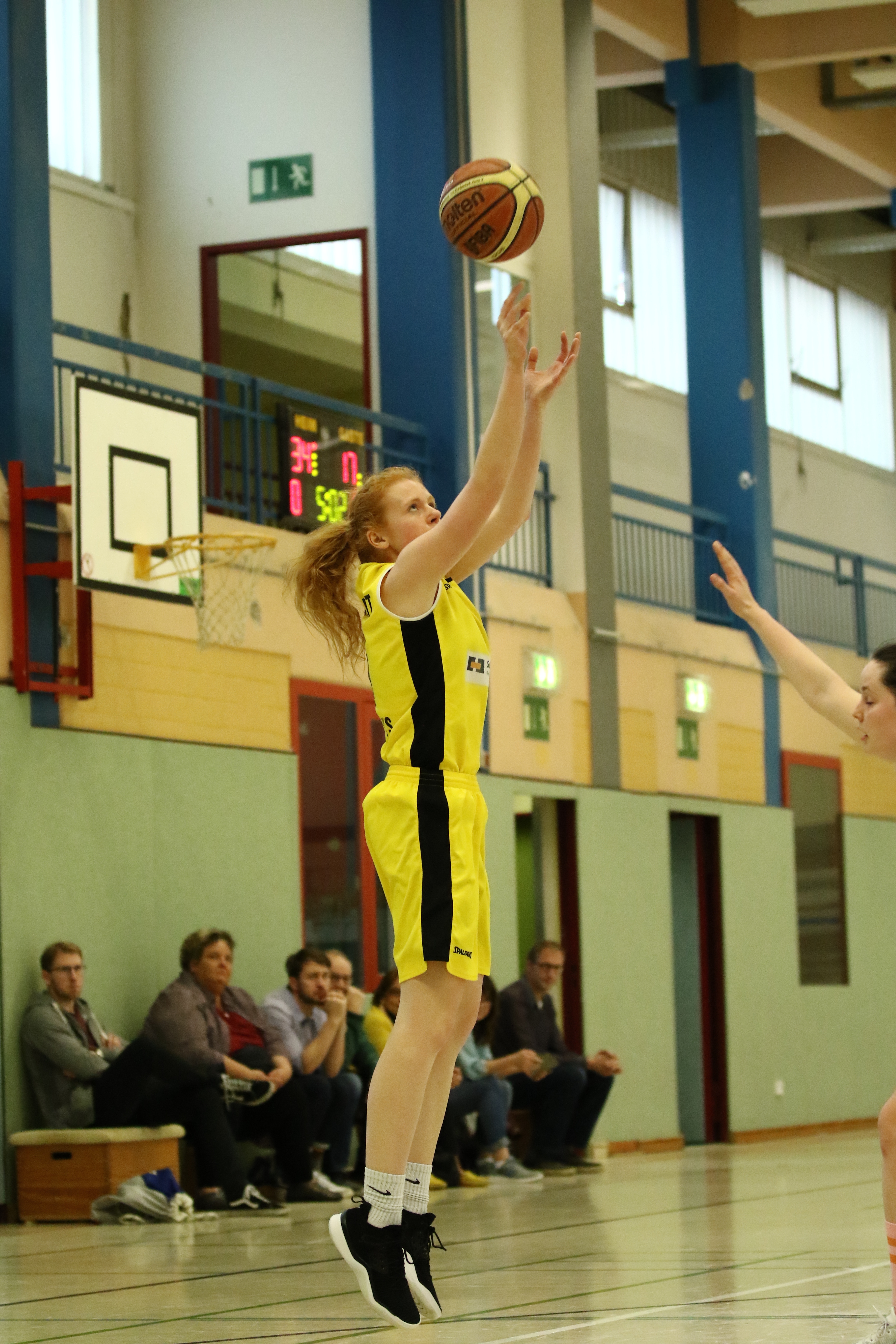 4 Punkte steuerte Mannschafts-Kapitänin Anna Schmidt zum 56:40 Sieg der RBH Oberliga-Damen gegen den TV Emsdetten bei.