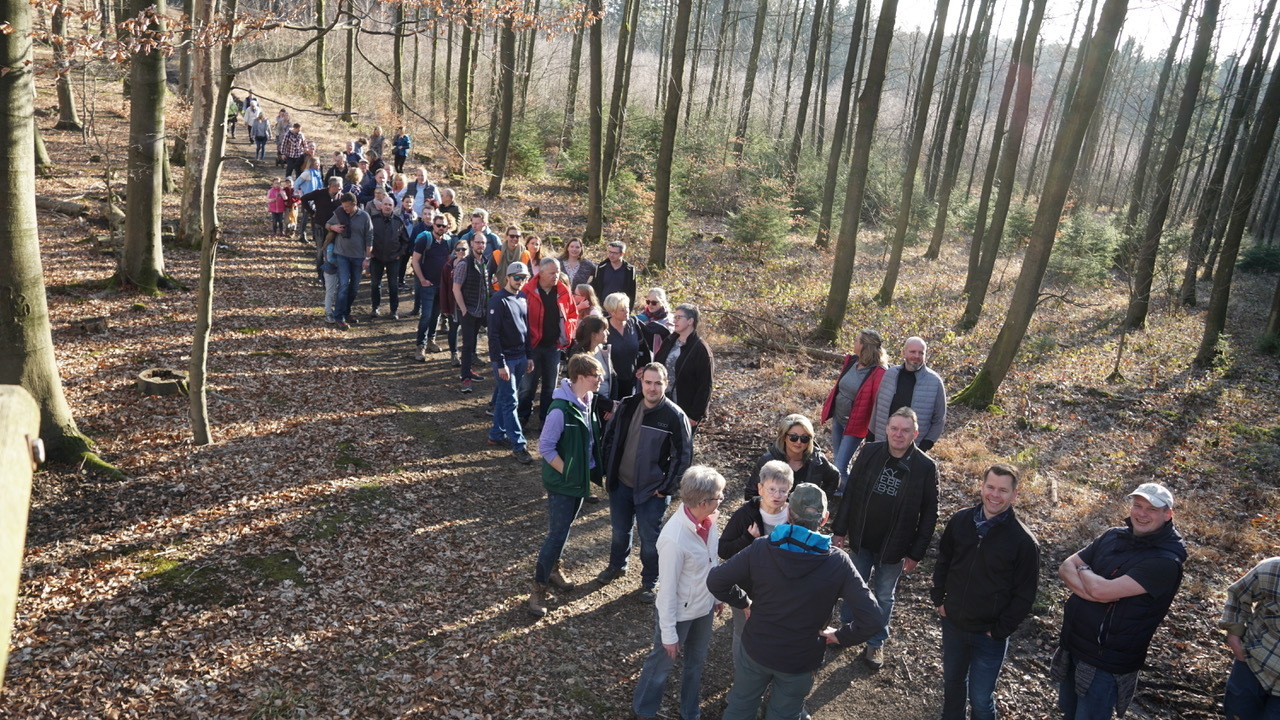 Bei traumhaftem Wetter entwickelte sich die Winterwanderung der Dorfgemeinschaft Stübbeken zum Vorfrühlingsausflug. Foto: priv.