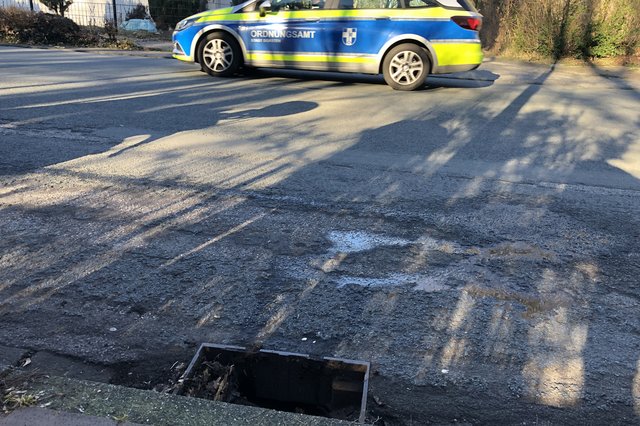 Über Nacht sind allein in Wulfen-Barkenberg mehr als 40 Gully-Deckel verschwunden. Fotos: Bludau