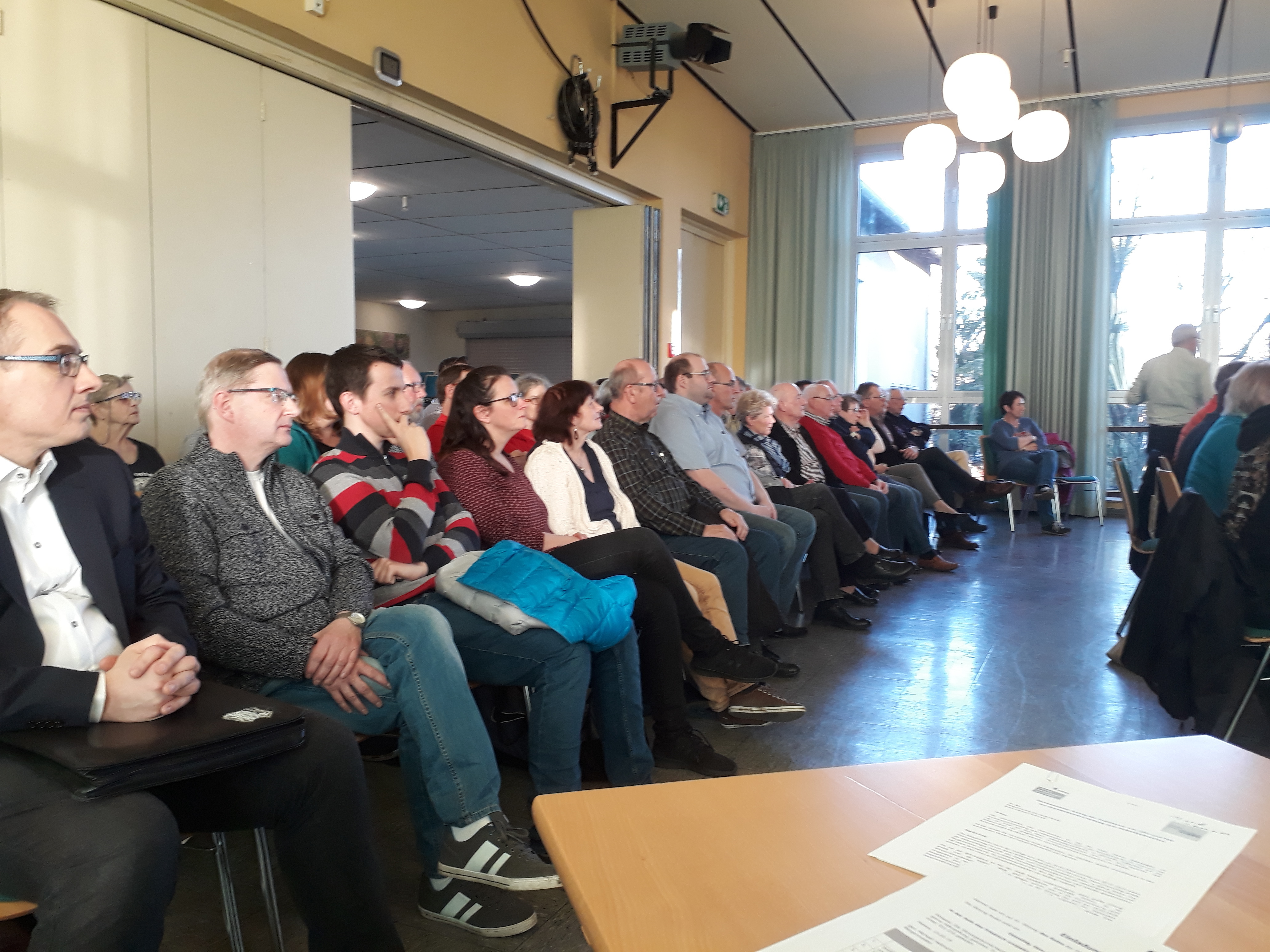 Groß war das Zuschauerinteresse bei der Grundsatzentscheidung zum Hallenbad. Foto: Schulte