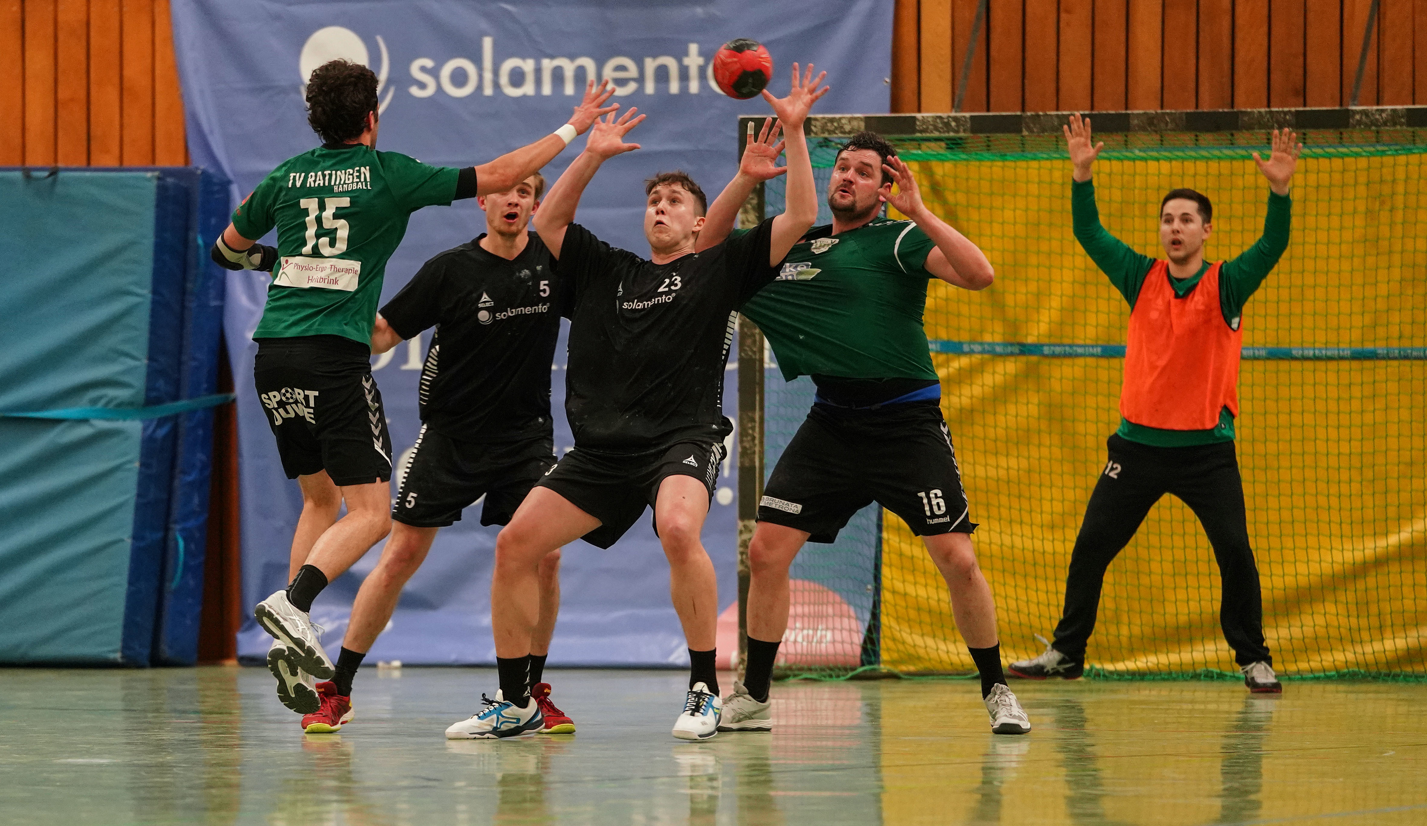 Eine solide Abwehr und ein vorzüglicher Keeper Florian Henseler hielten Sieg fest.
Foto: Gohl