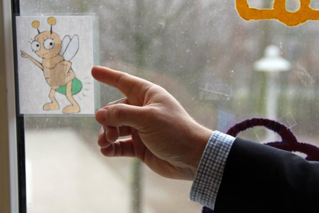 Das Energiesparwürmchen zeigt an, welche Fenster zum Lüften gefahrlos komplett geöffnet werden können.