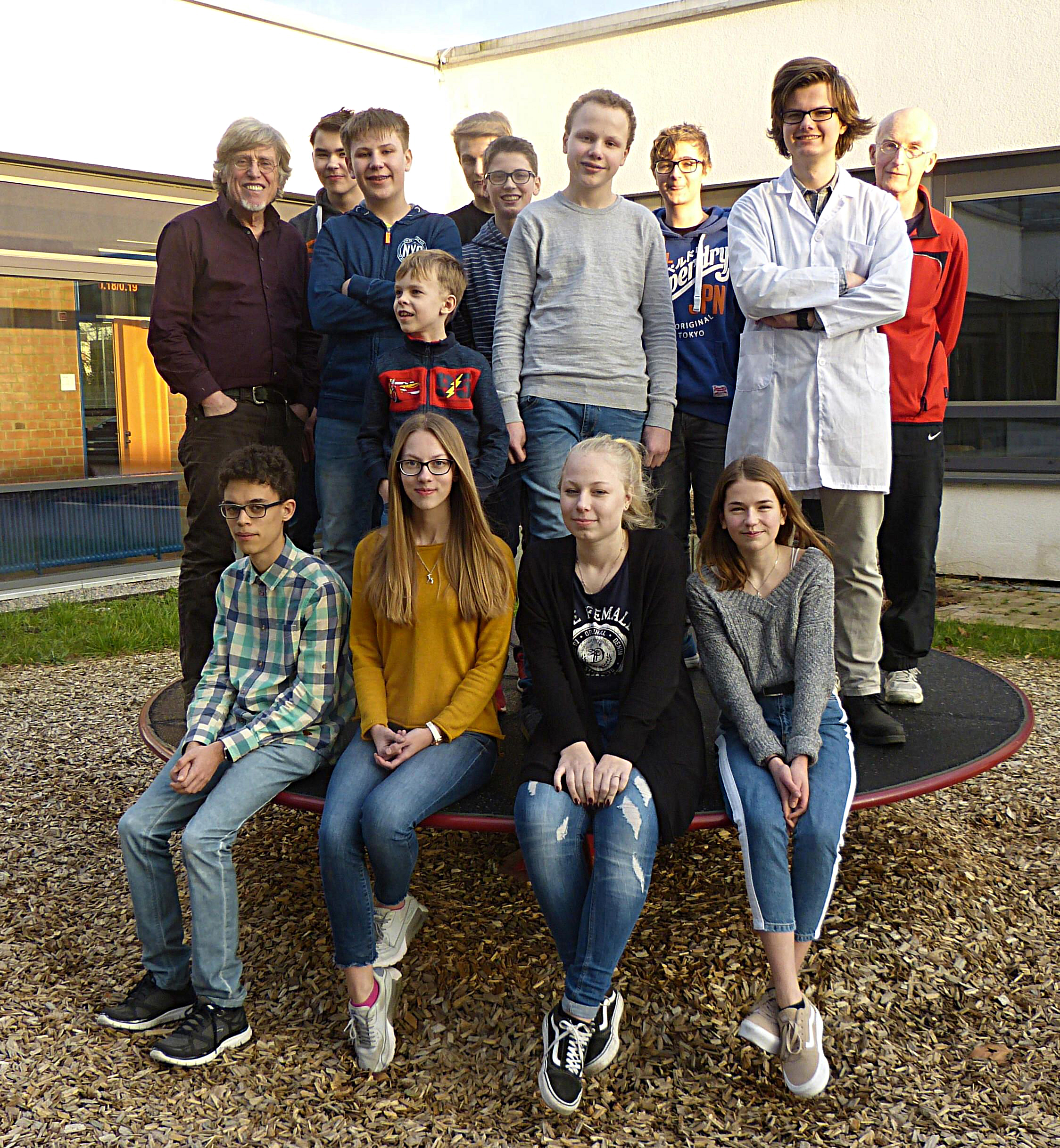 Das Helmholtz-Gymnasium Hilden war mit zehn Arbeiten von insgesamt 36 beim Regionalwettbewerb Jugend forscht in Düsseldorf vertreten.