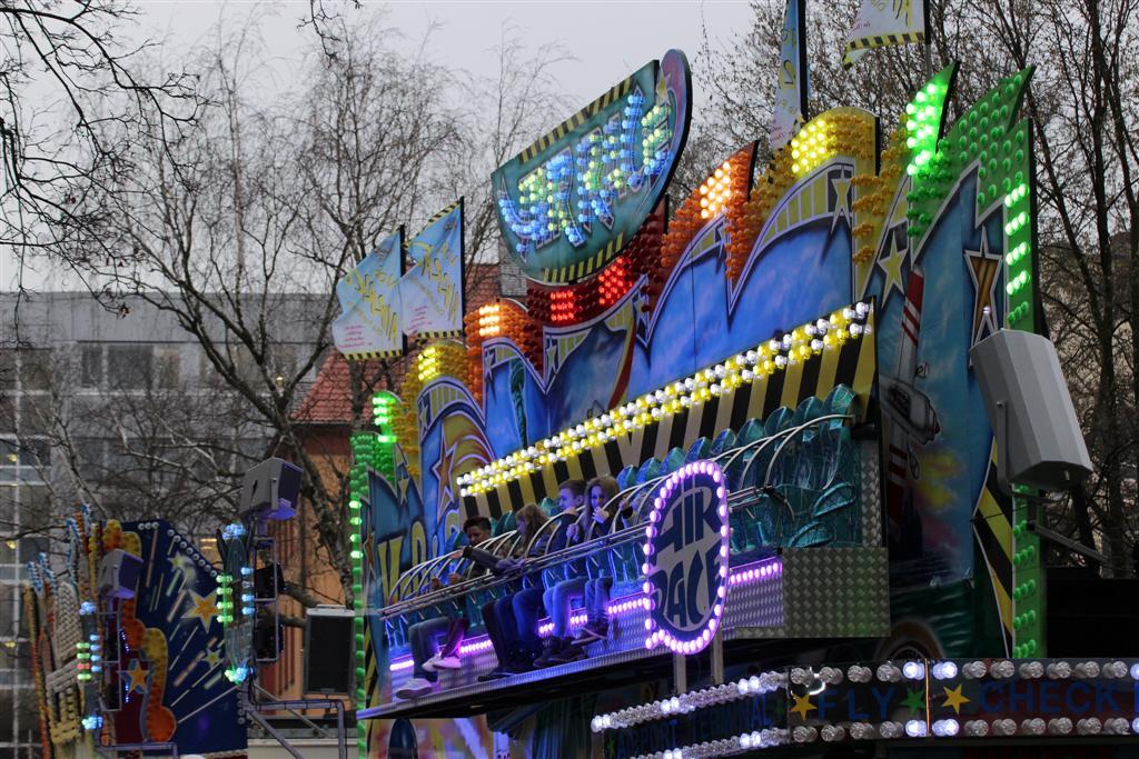 Die Hagener Karnevalskirmes 2019 eröffnete gestern an Weiberfastnacht und wir haben direkt einen Rundgang über die neue Veranstaltung gemacht. Was es dort tolles zu erleben gibt zeigt die folgende Bildergalerie. Viel Spaß beim anschauen.