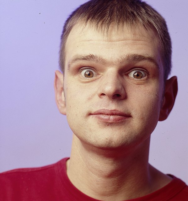 Wird bei der "Nacht der Bibliotheken" am 15. März Passagen aus seinem aktuellen Programm "Kommt!" präsentieren: Comedian, Kabarettist, Poet und Liedermacher Christian Hirdes.