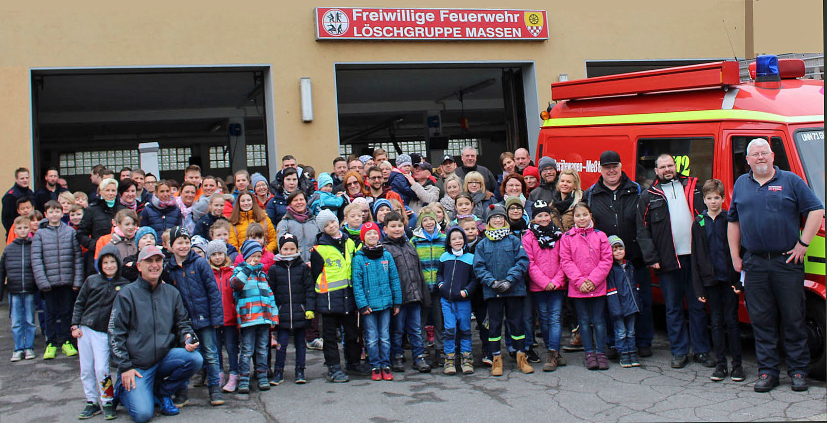Foto © Jürgen Thoms - Aus der Serie: „Sauberes Massen - Umweltsammelaktion 2019“ - Schulleiter der Schillerschule Matthias Landsberg (vorne links) und Löschgruppenführer und Jugendwart Bernd Tepe (rechts)