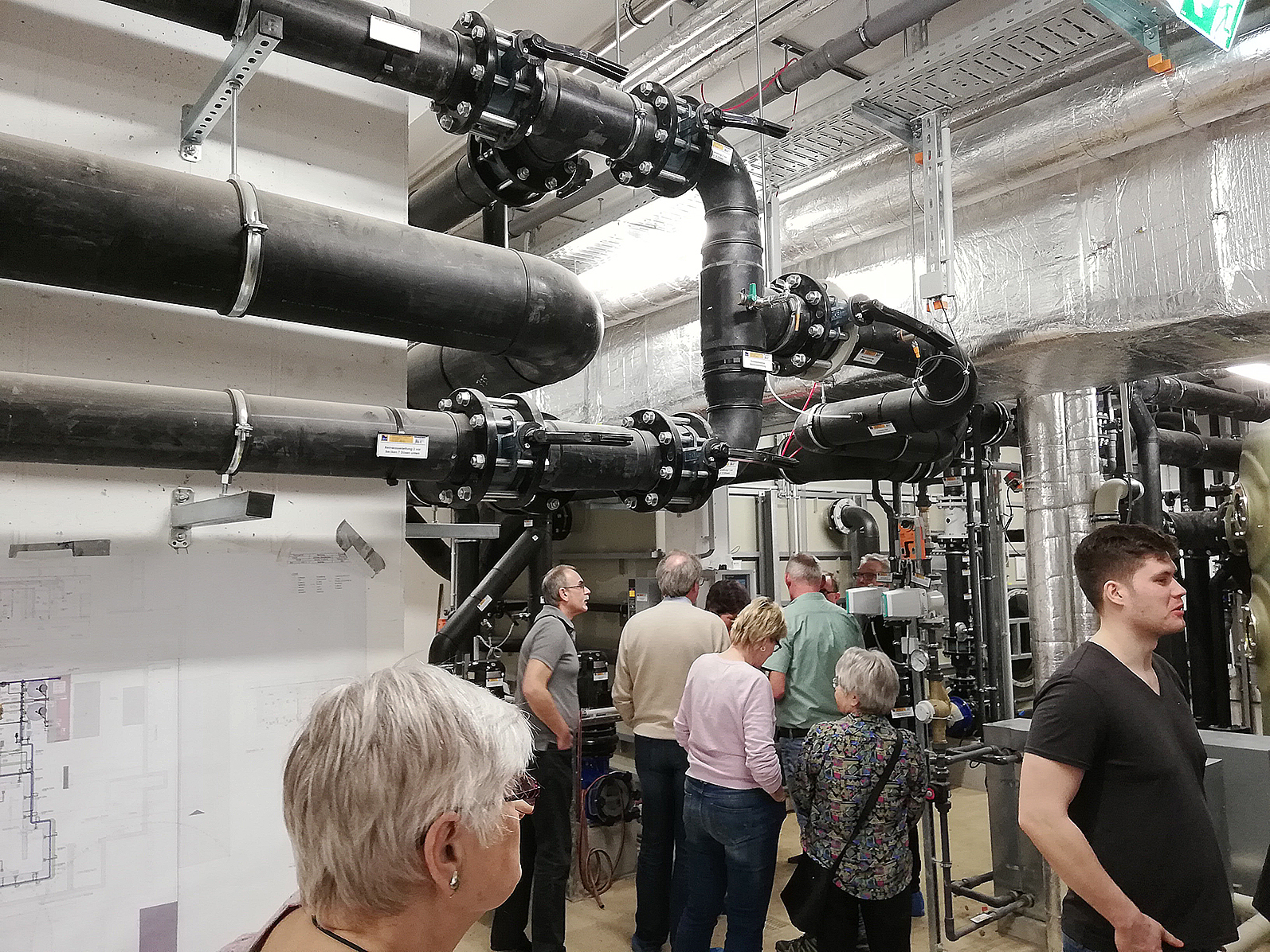Über modernste Technik verfügt das neue Bewegungsbad, das die Mitglieder der Zweckeler CDU und der Jungen Union Gladbeck bei ihrem Besuch in der Jordan-Mai-Schule besichtigen konnten.