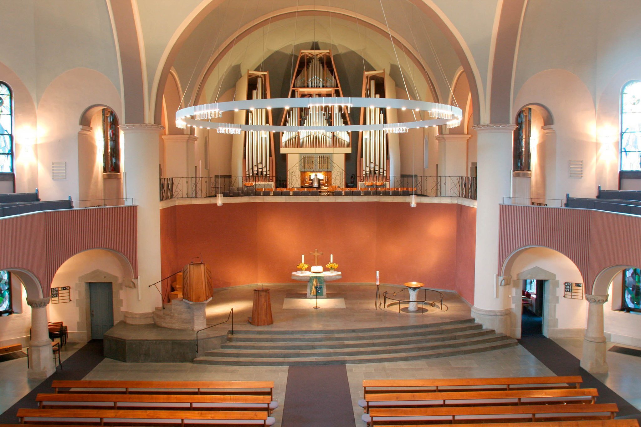 Die Erlöserkirche ist während der Fastenzeit auch ein Ort, um sich über drängende Fragen auszutauschen.
