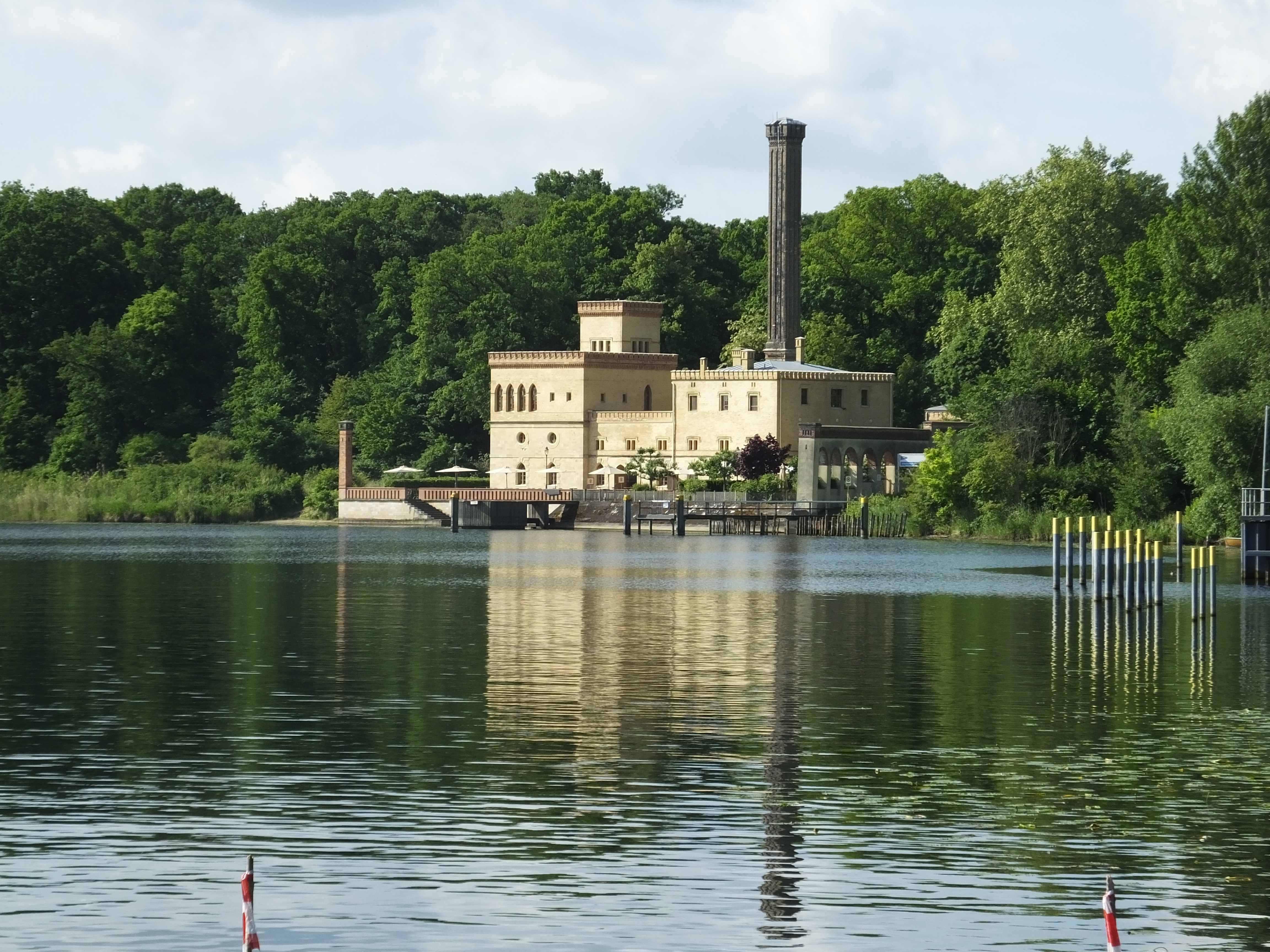 Die Königliche Kuhmelkerei am Jungfernsee.