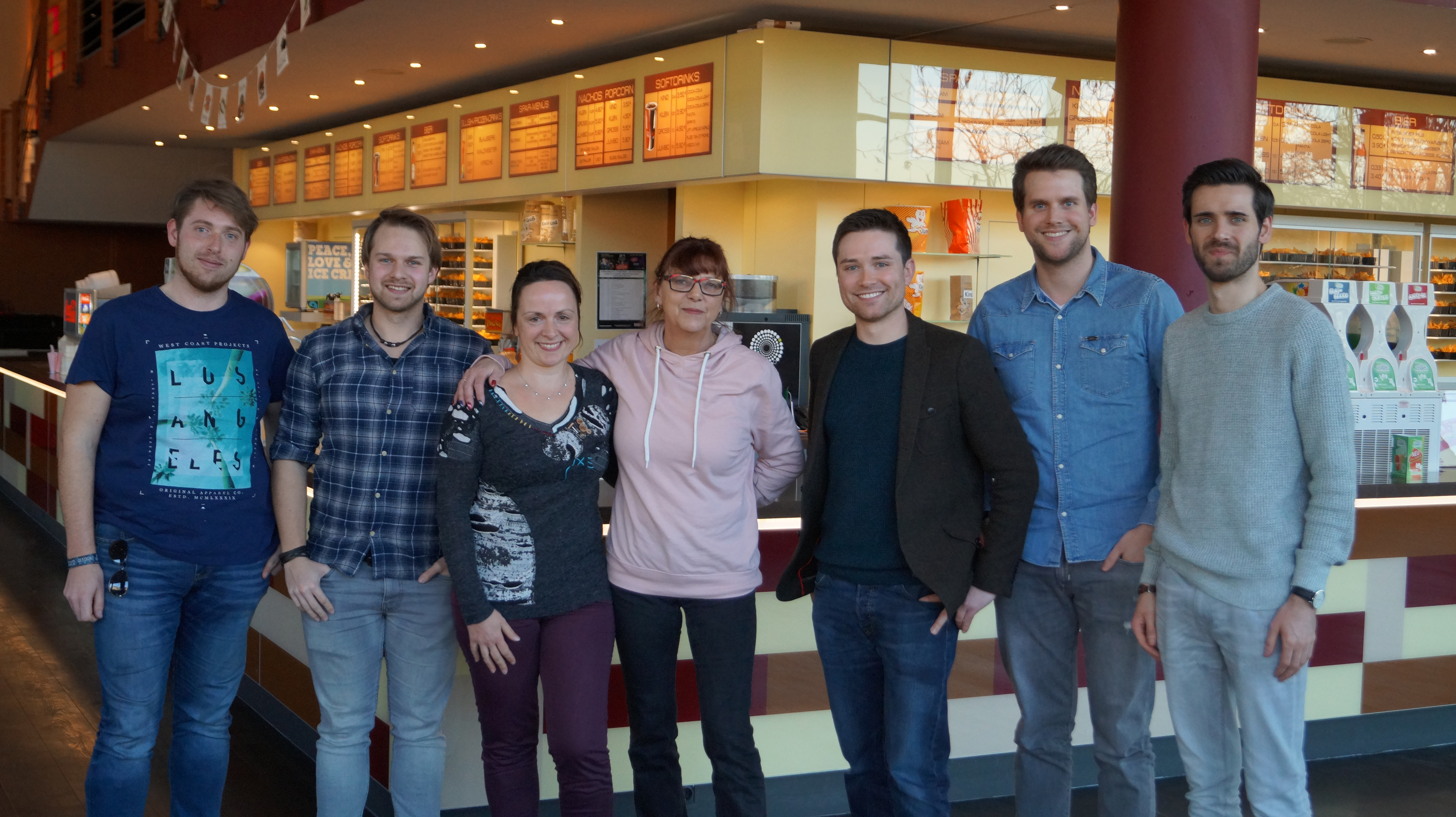 Ein Teil der Lüner Filmcrew und Max Biela (3.v.r.) von der Cineworld Lünen