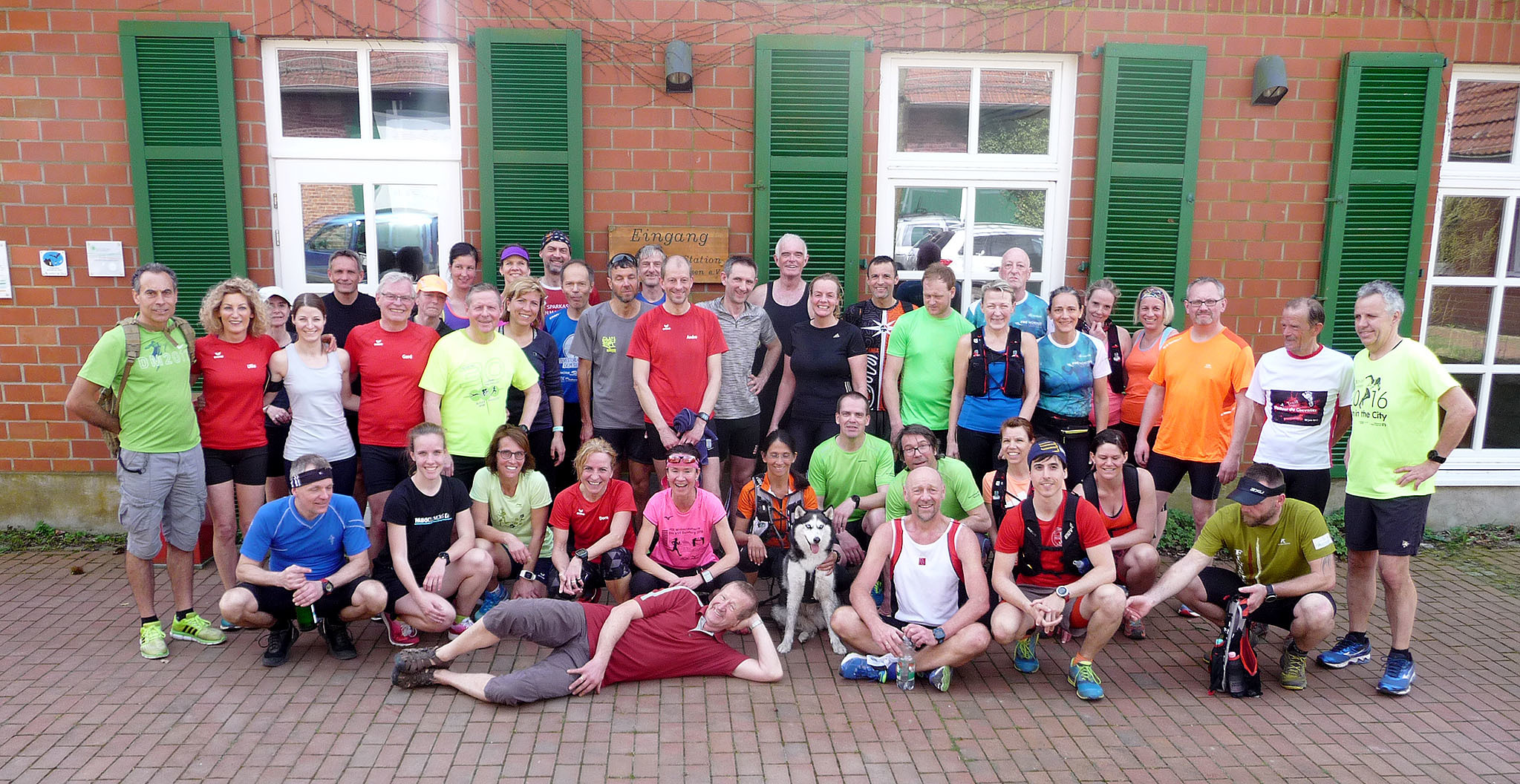 Der Hohe-Mark-Trail (hier die Teilnehmer vom letzten Lauf in 2018) wird von Henry Luerweg (liegend) organisiert.