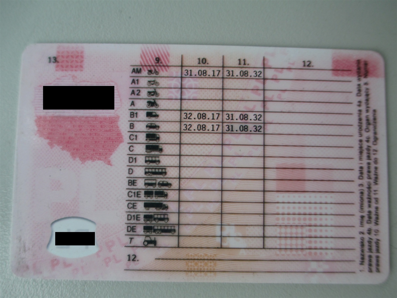 Der schlechte Druck und das nicht existierende Datum eines "32.08.17" verrieten die Fälschung eines polnischen Führerscheins.