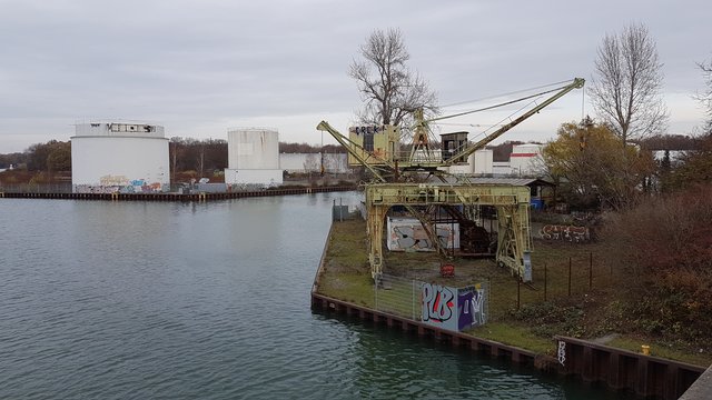 Die denkmalgeschützten Portalkräne von 1906 und 1908 am Petroleumhafen | Foto: Archiv Kocbeck