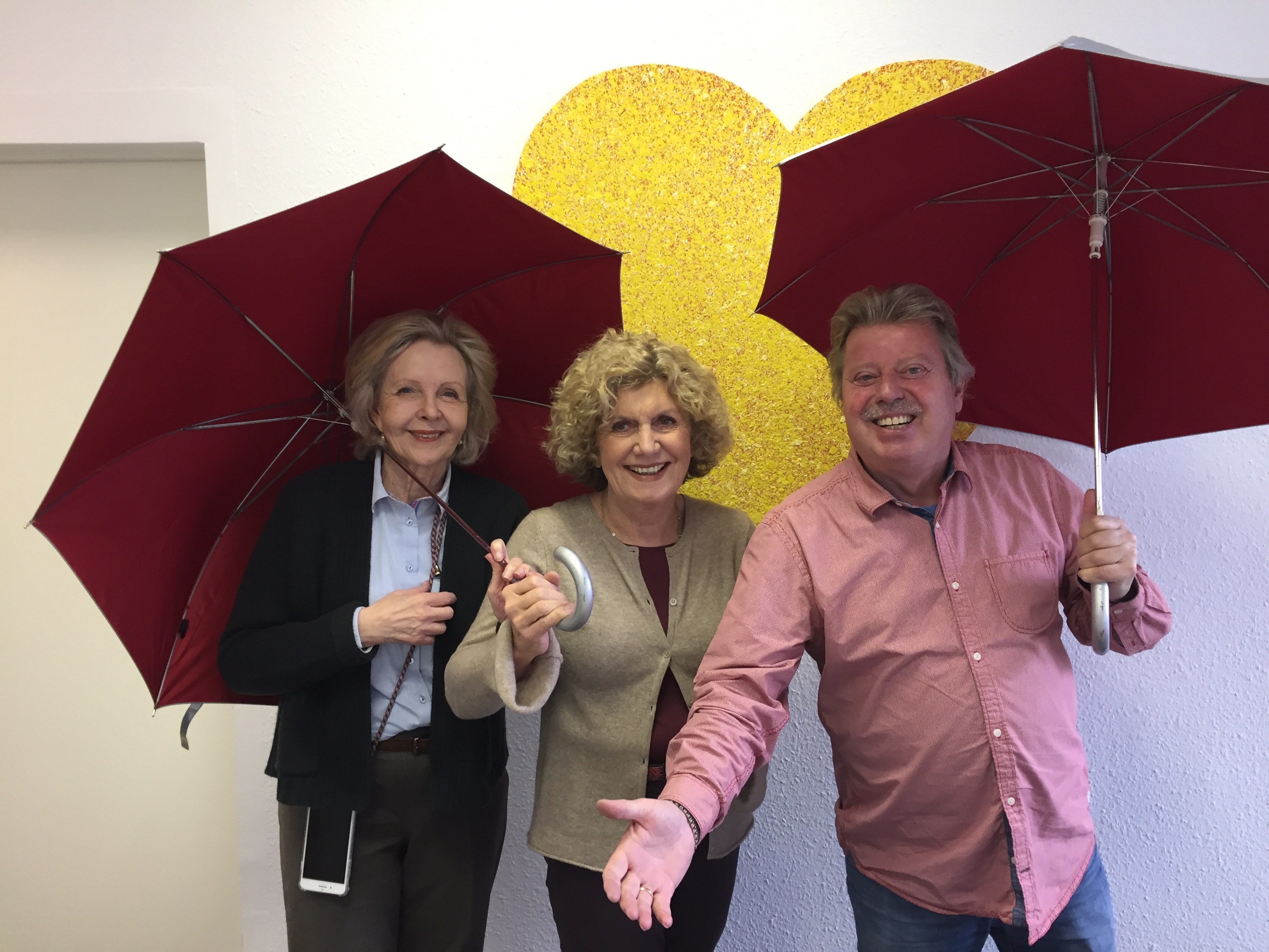 Heike Vongehr (1. Vorsitzende Düsseldorfer Kindertafel), Monika Lenz (Schatzmeisterin Kindertafel), Volker Rosin