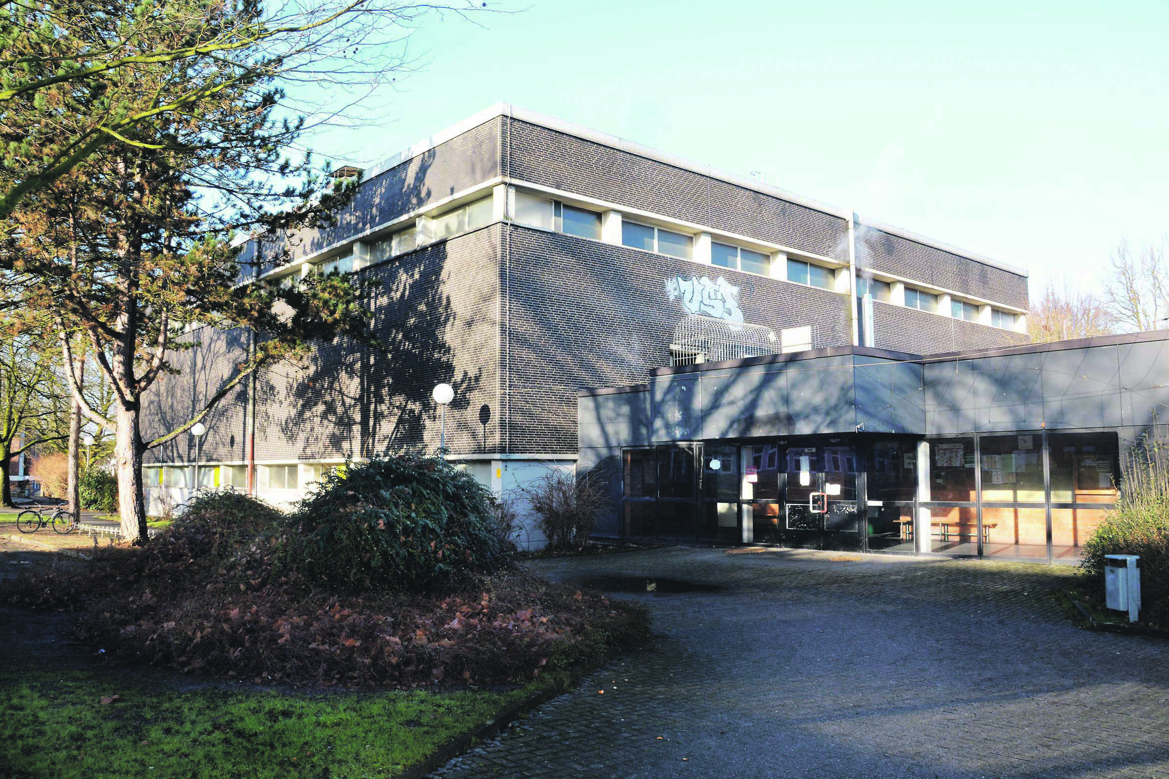 Neu gebaut werden soll die Turnhalle an der Kreuzstraße.