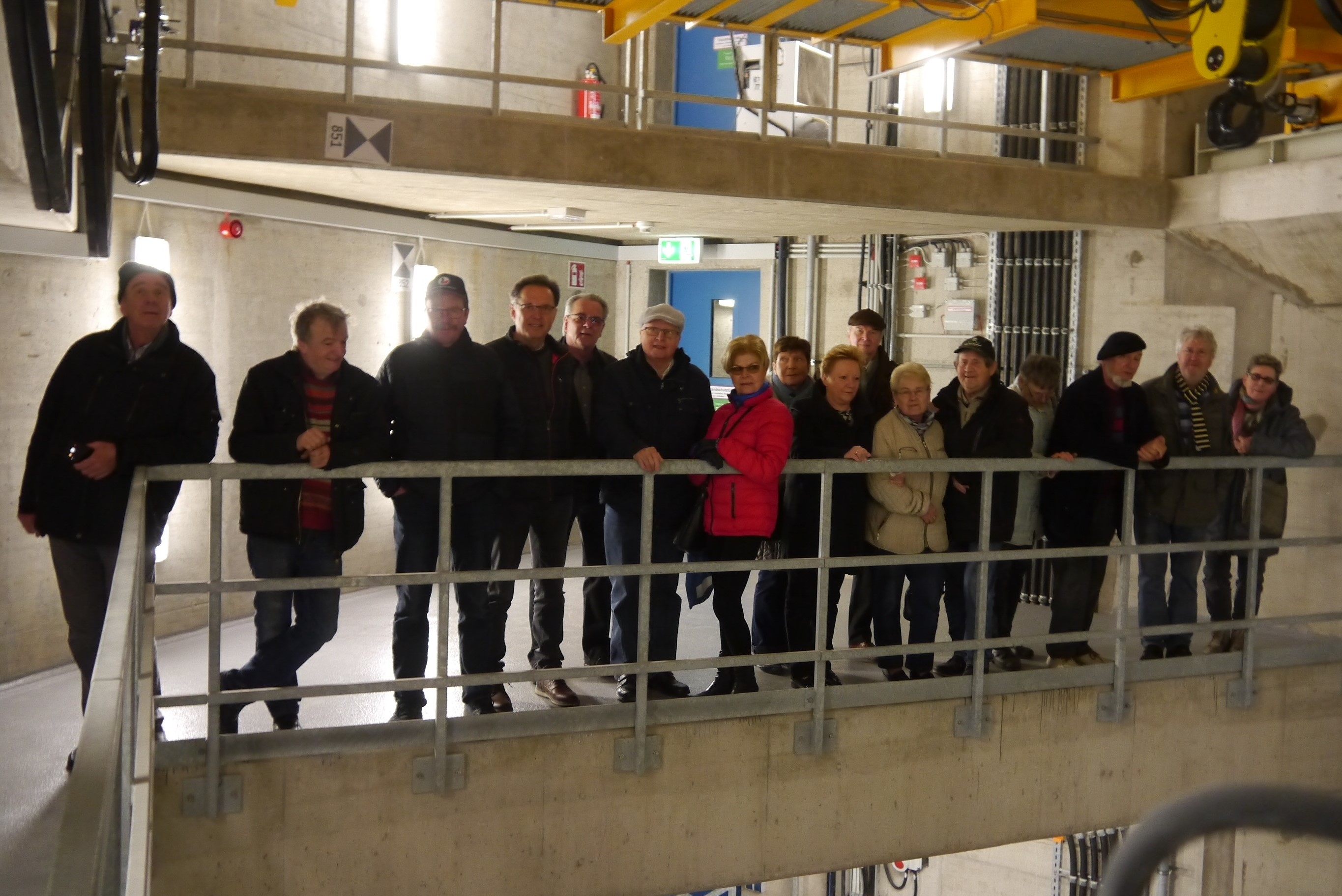 Begeistert von Technik und Raumerlebnis: Die Besuchergruppe Runder Tisch Horst, Geschichtsforum Norsternpark, Freundeskreis Bahnwärterhäuschen und ADFC