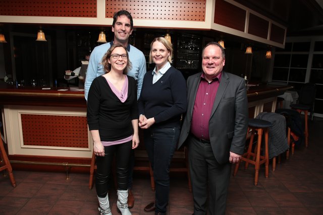 Das Gruppenbild zeigt Dirk Nienhaus und Begleitung, Charlotte Quik und Dr. Dieter Wigger.