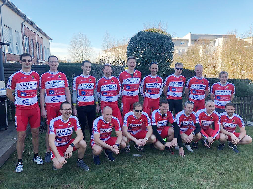 Die "Wittlaer Racers": 22 Hobby-Radsportler, die gemeinsam ihre Leidenschaft ausleben. Foto: privat