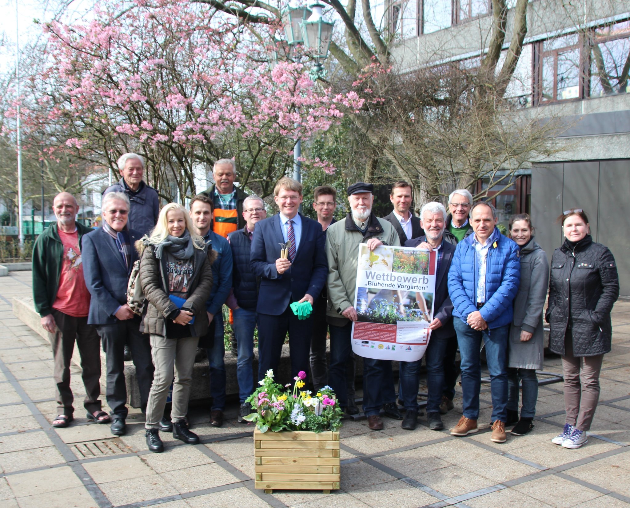 werden Blumenmischungen verteilt & es gibt Infos zum Wettbewerb