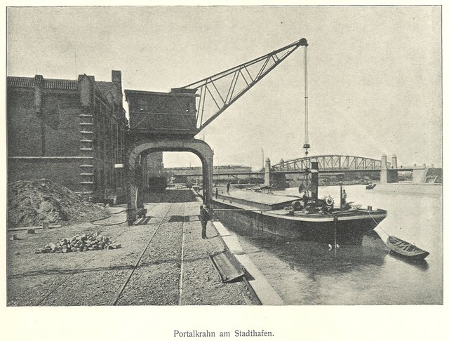 Portalkran am Stadthafen neben dem Städt. Lagerhaus | Foto: Quelle: Der Hafen von Dortmund, Denkschrift zur Feier der Hafeneinweihung am 11. August 1899