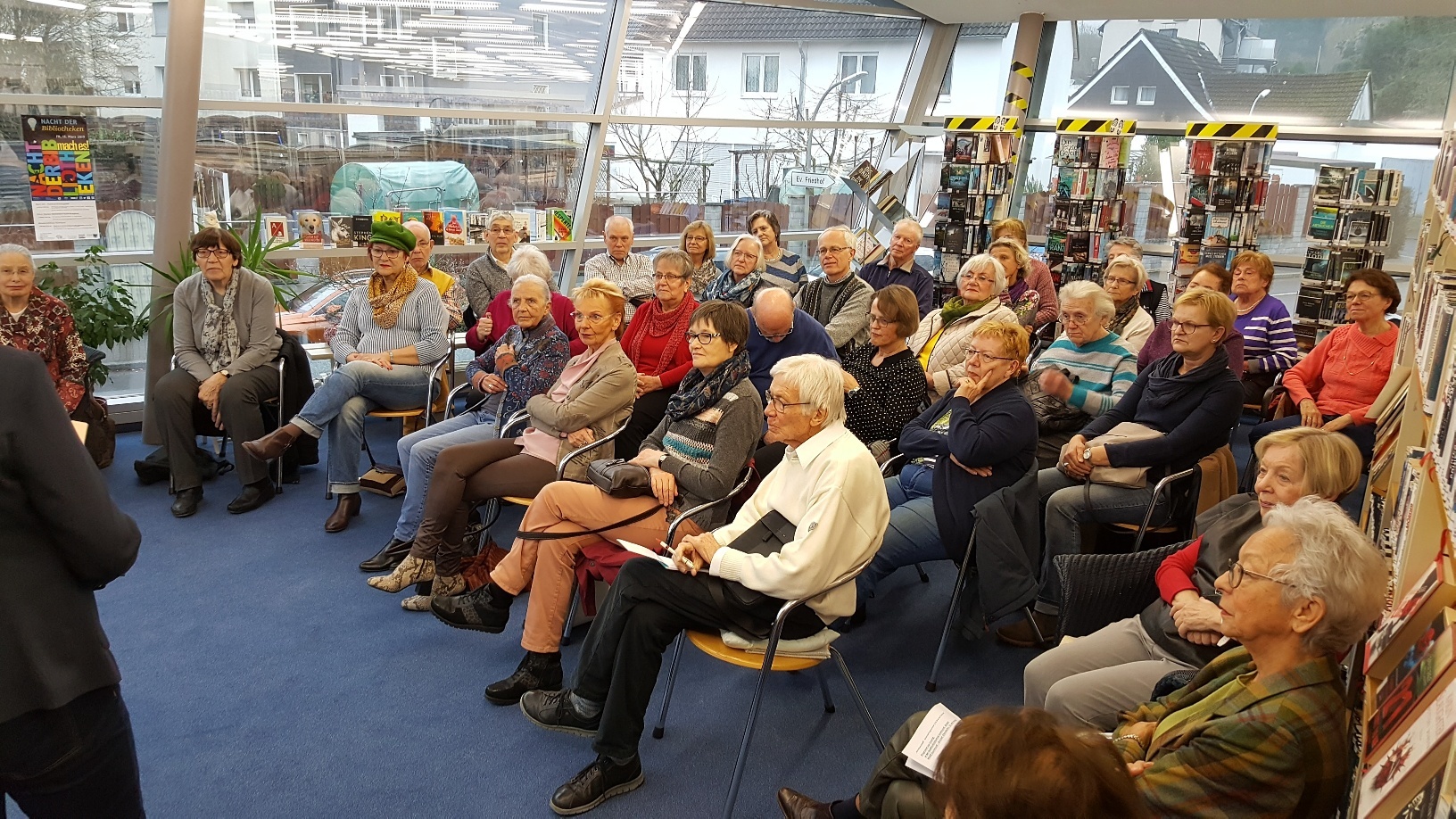 Der gute Besuch im Wintergarten der Bibliothek Brackel zeugte einmal mehr vom großen Interesse an Literatur und den Austausch hierüber im Stadtbezirk Brackel beim 55. Cafe LeseLust 60 plus.