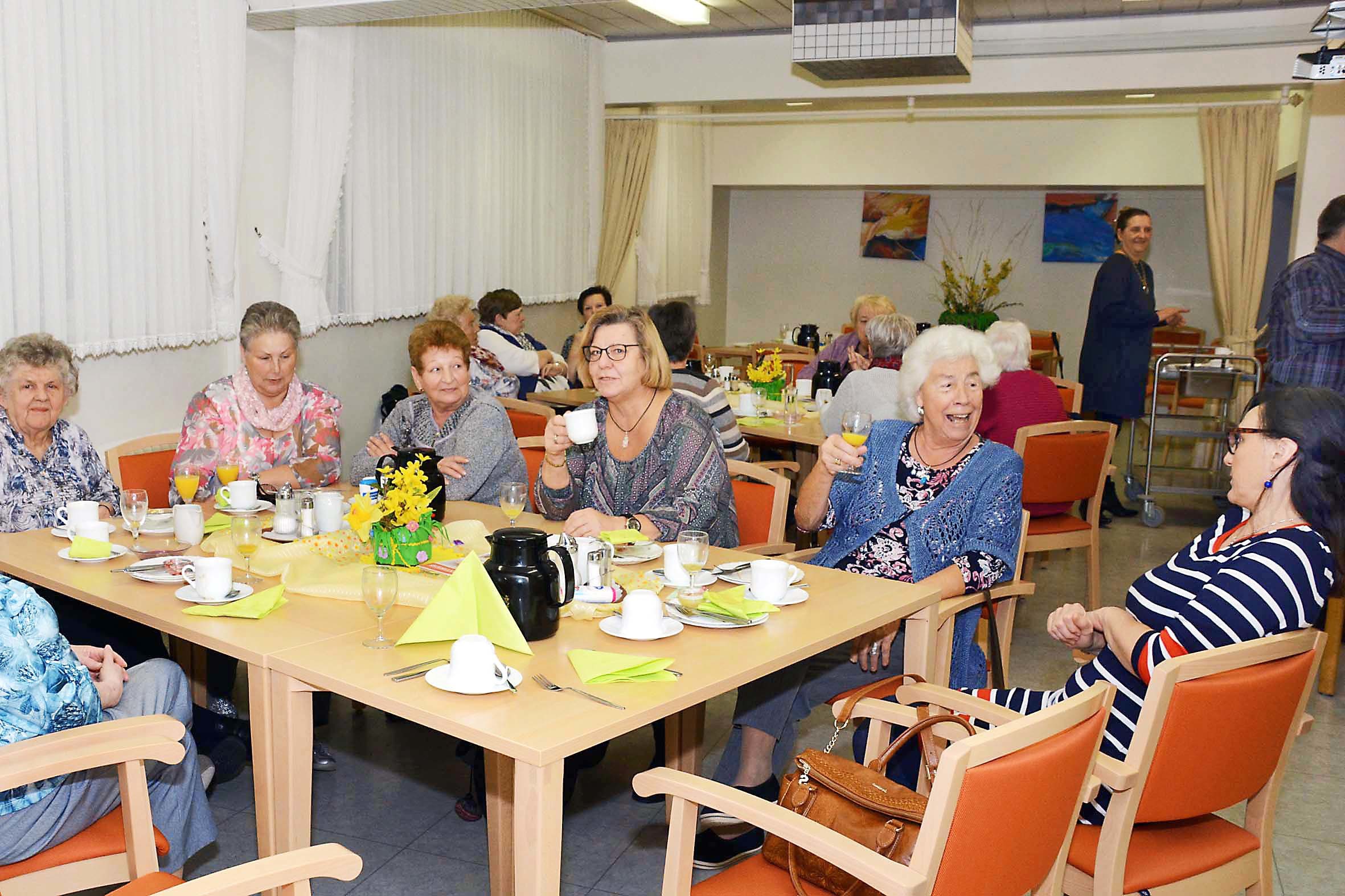 Rund 45 Damen fanden sich zum traditionellen Frauenfrühstück der AsF Kirchderne anlässlich des internationalen Weltfrauentages im AWO-Treff am Merckenbuschweg ein.