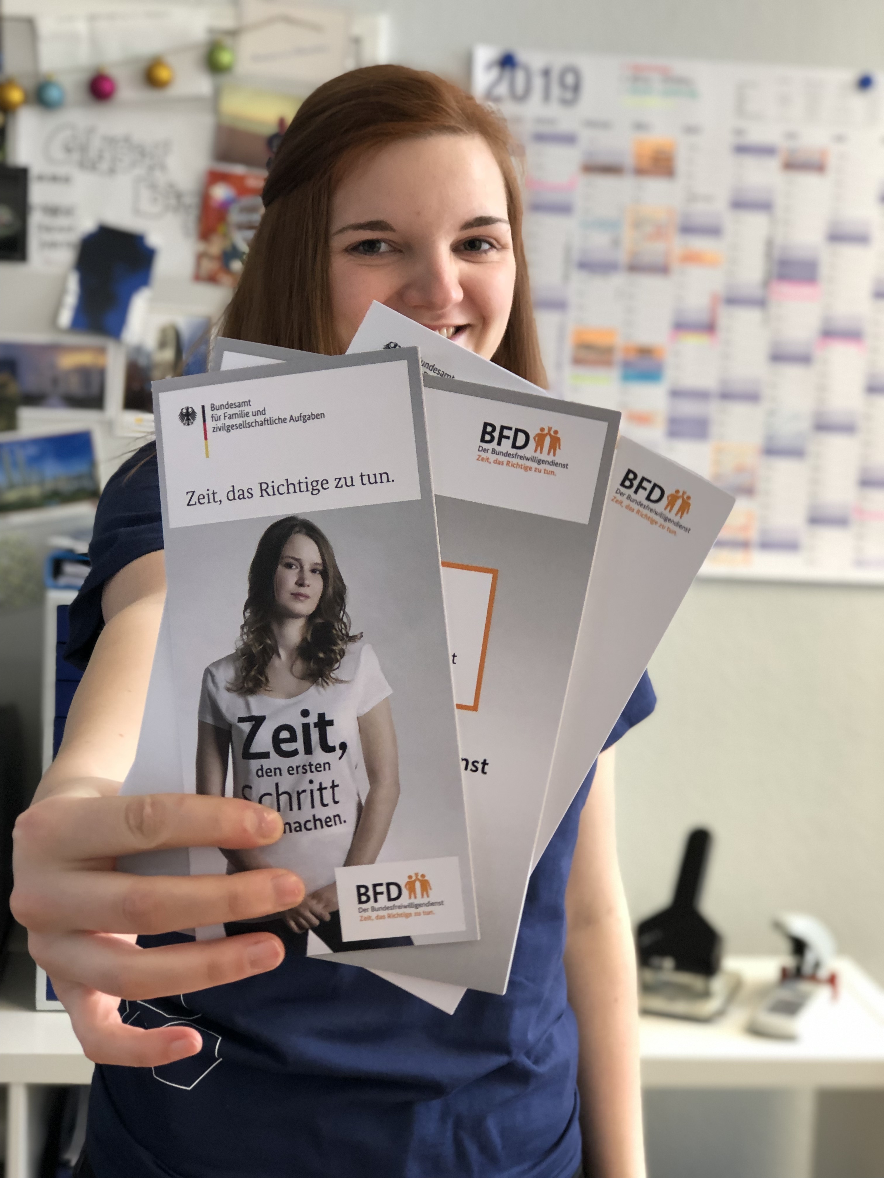 Ann-Kathrin Hegger (18) interessiert sich schon seit der Schulzeit für Medien und begleitet für die Junge Presse während ihres BFD nun das Jugendmedienprojekt „youthmag“. Zudem wurde sie als stellvertretende Sprecherin in den Beirat des Bundesfreiwilligendienst gewählt und vertritt dort die Interessen aller Freiwilligen.
