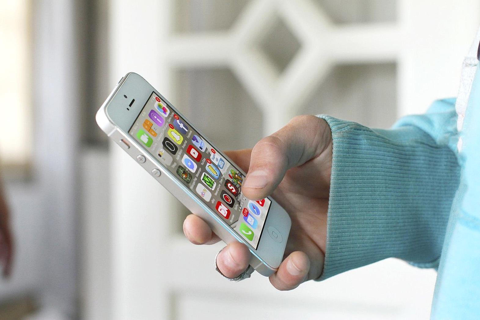 Eine Bande junger Männer betrieb jetzt eine großangelegte Gaunerei mit hochwertigen Smartphones. Weitere Betroffene werden gebeten, sich zu melden. Foto: Archiv