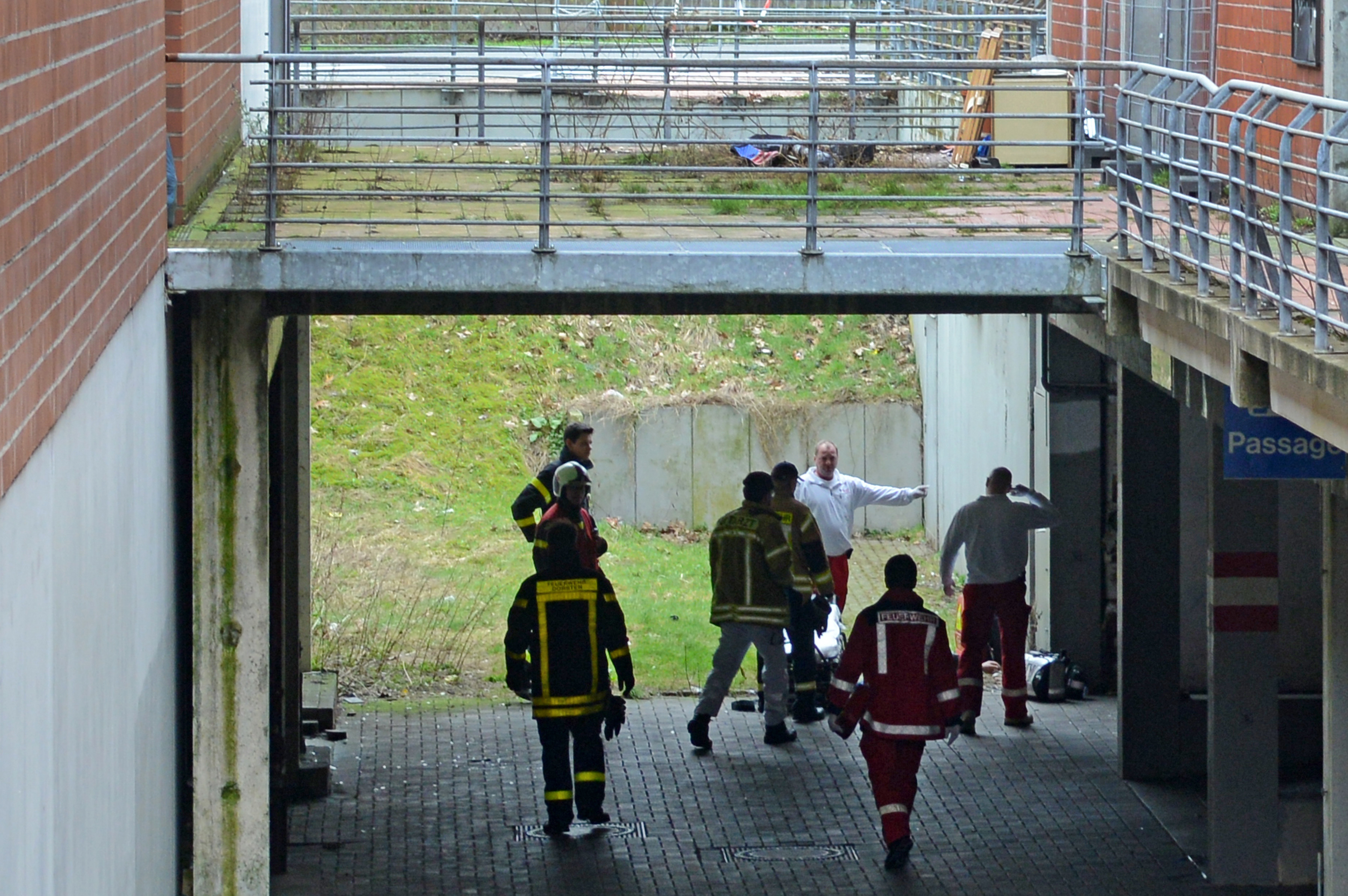 Der letzte Bewohner des Wulfener Marktes in Dorsten-Barkenberg ist beim Überklettern einer Absperrung in die Tiefe gestürzt.