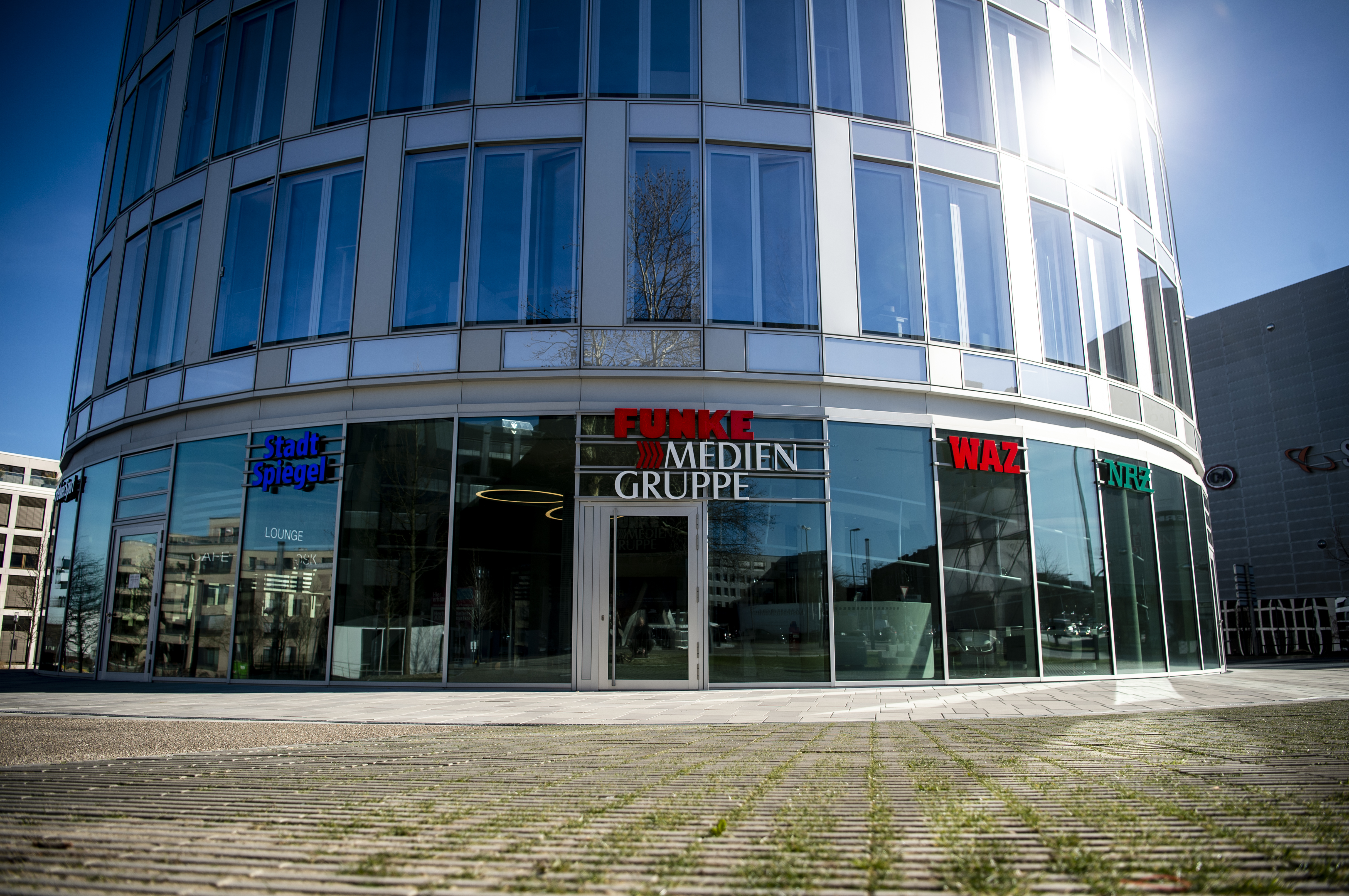 Im neuen Turm der FUNKE Mediengruppe, direkt am Einkaufszentrum Limbecker Platz, eröffnet am Samstag der FUNKE Kiosk. Foto: FUNKE Mediengruppe