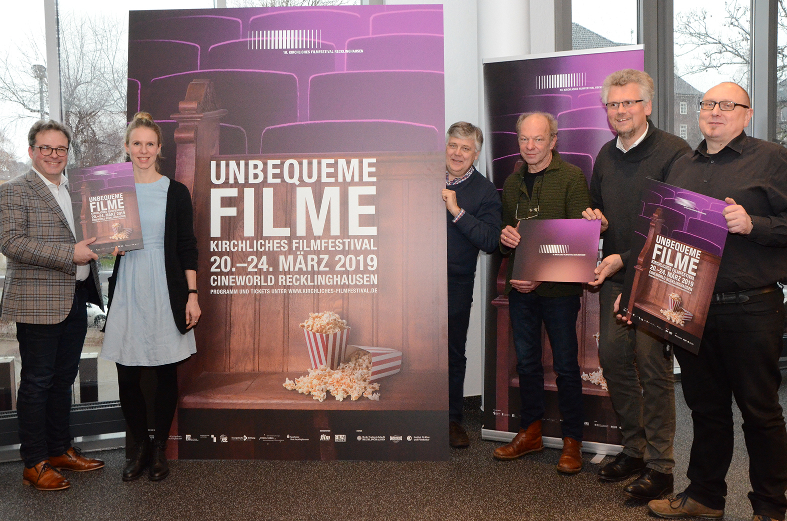 Joachim van Eickels, Harald Wagner, Marc Gutzei (Geschäftsführer des Kreisdekanatsbüros), Julia Borries vom Kirchenkreis und Kai-Uwe Theveßen, Theaterleiter des Cineworld, stellten das Programm vor.