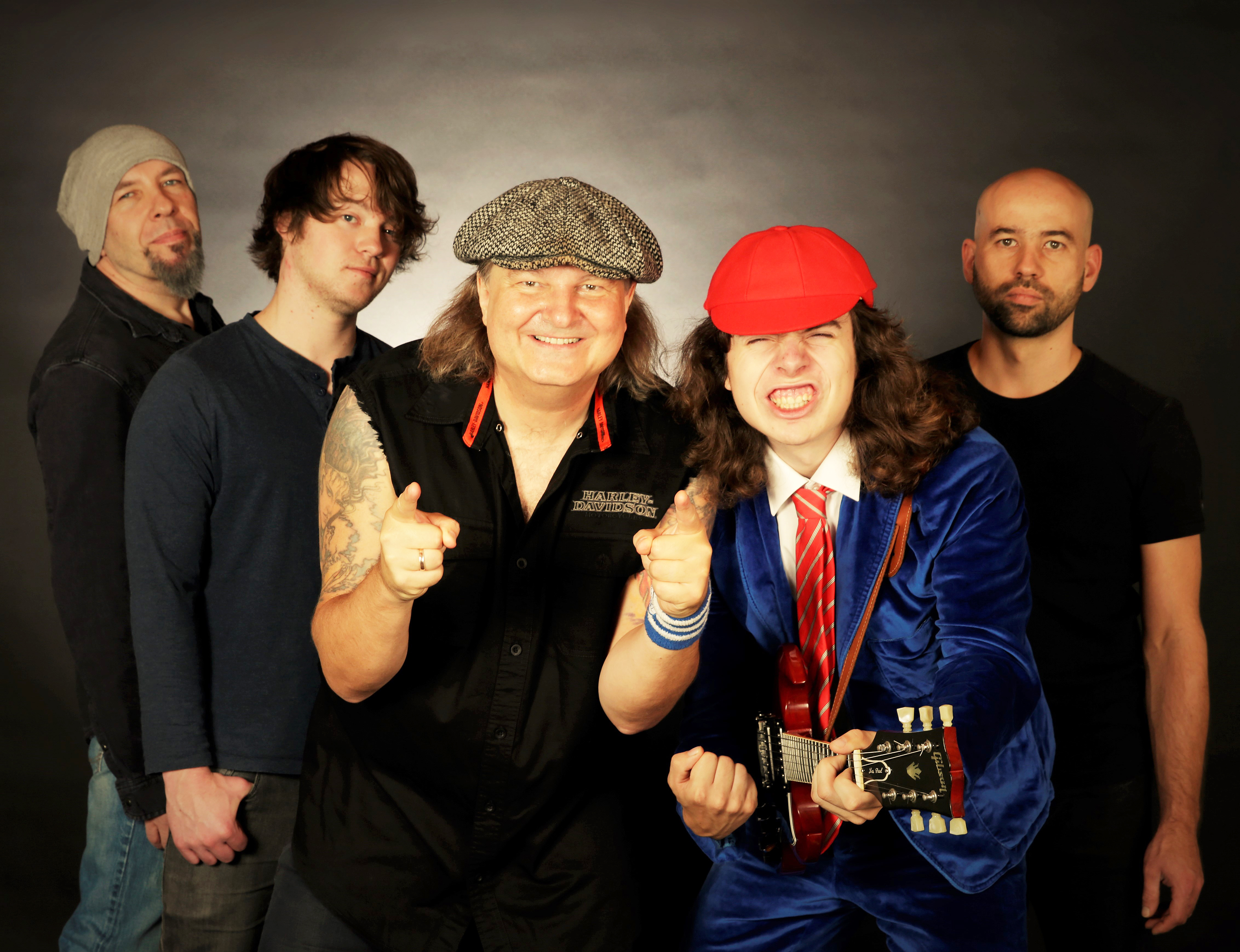Für sie sind die Halbgötter des Hardrock eine Quelle steter Freude: We salute You!