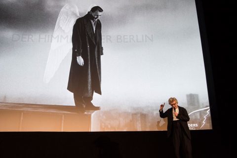 "Der Himmel über Berlin" mit Bruno Ganz und Otto Sander von 1987 markierte Wim Wenders' „Heimkehr“. Es war sein erster Film in Deutschland nach acht Jahren in den USA. Er ist am Sonntag, 24. März, um 17 Uhr zu sehen. Wenders ist vor Ort.