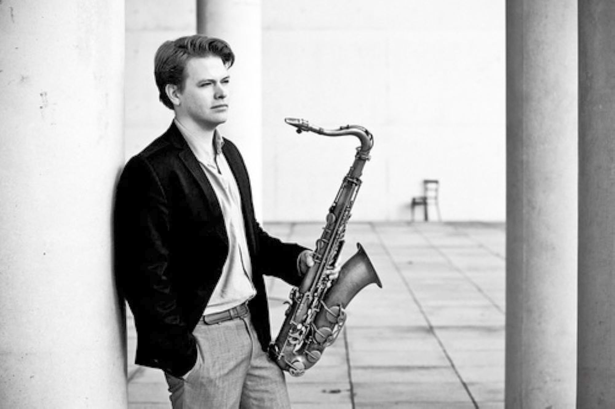 Denis Gäbel spielt morgen bei Martin Furmann in der JazzArt Galerie.