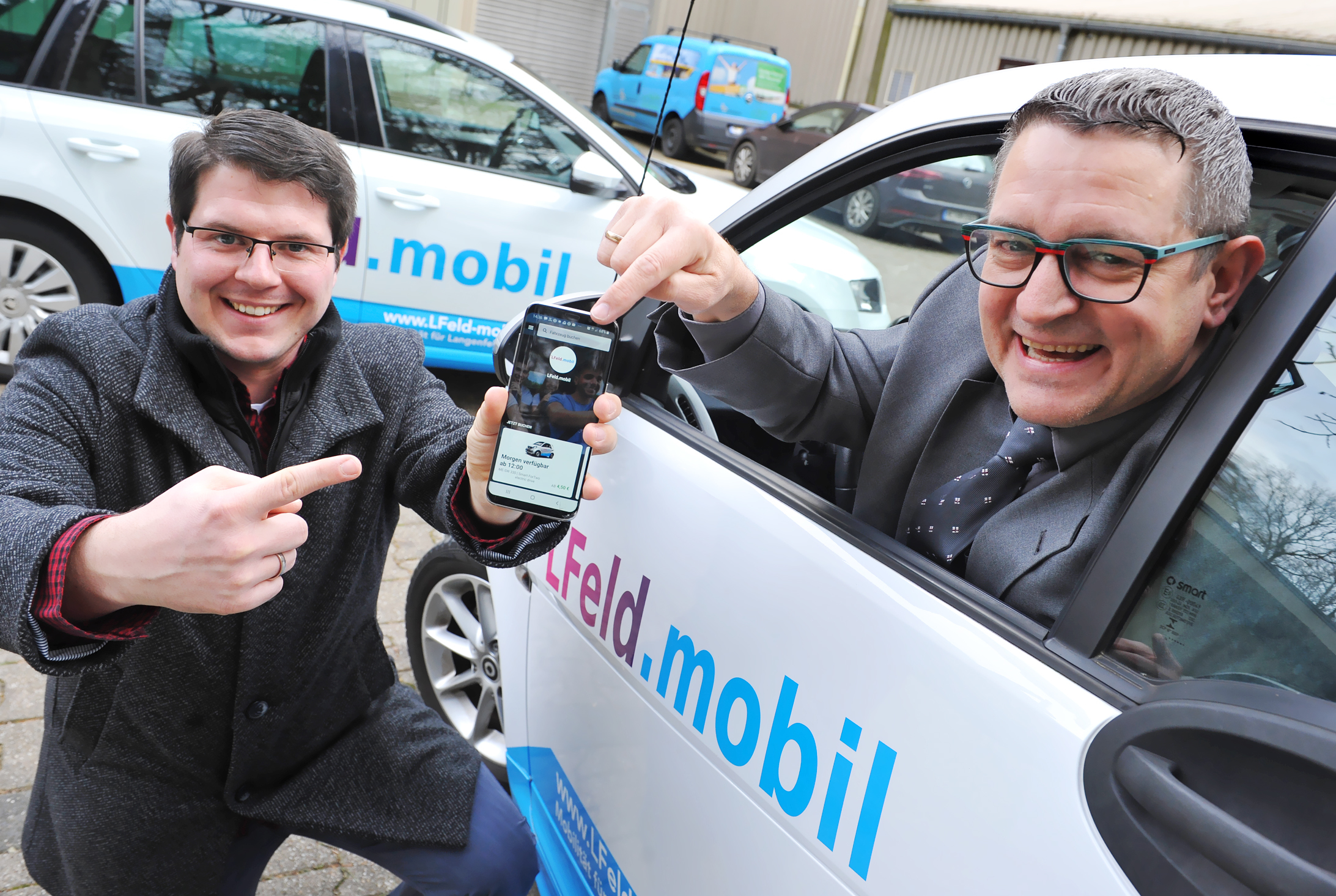 Präsentieren die neue Carsharing-App: Oliver Feldhoff (l.) und Kersten Kerl. Foto: Michael de Clerque